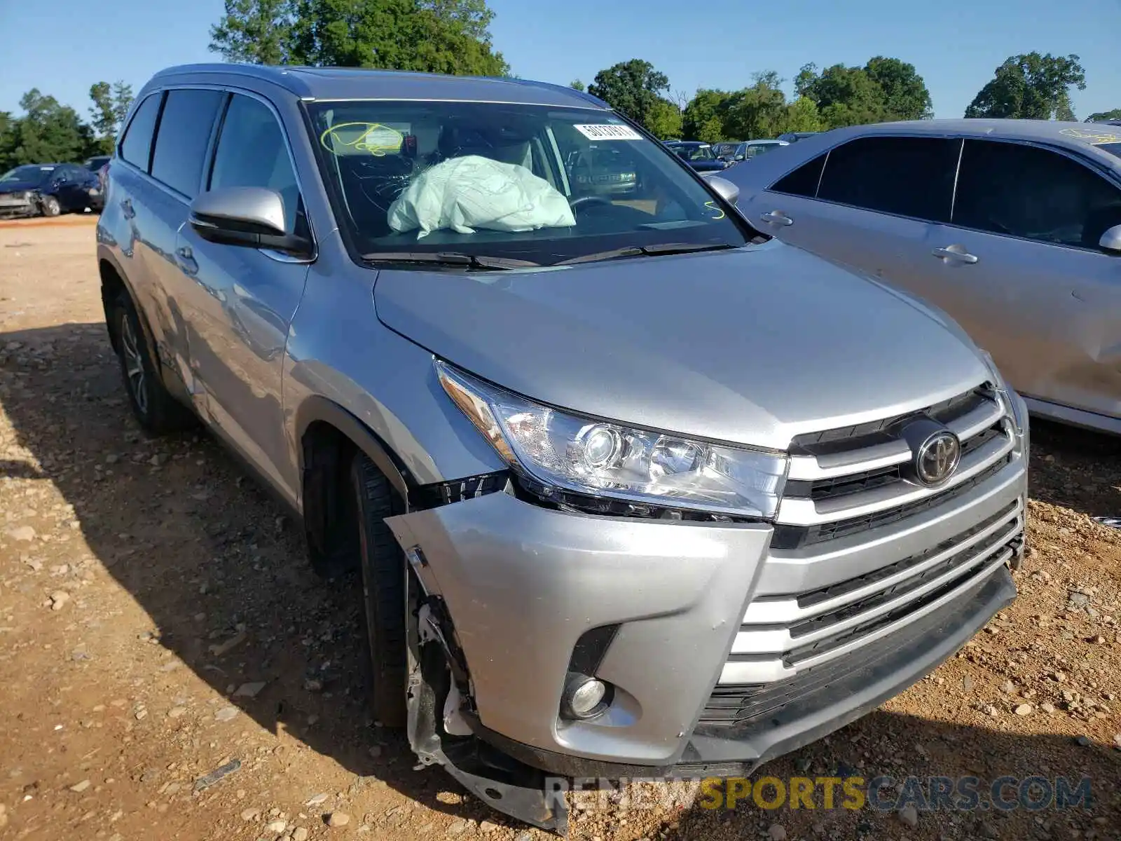 1 Photograph of a damaged car 5TDJZRFH6KS990261 TOYOTA HIGHLANDER 2019