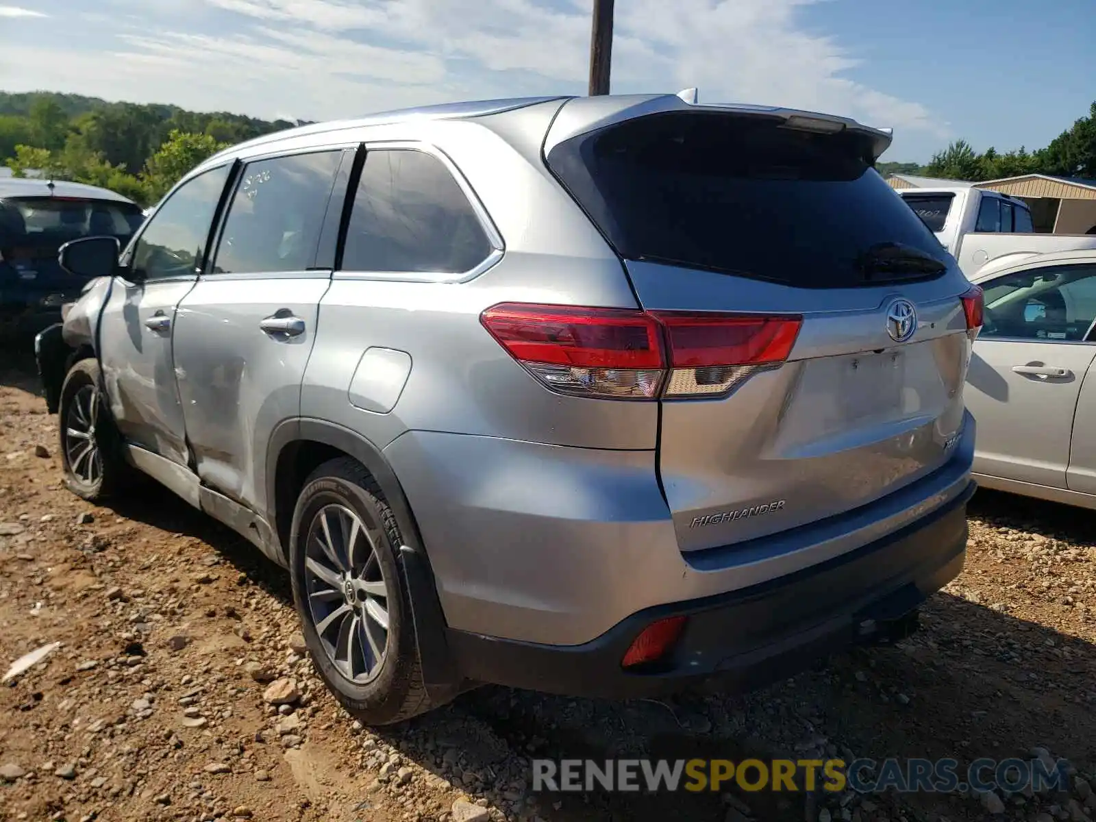 3 Photograph of a damaged car 5TDJZRFH6KS990261 TOYOTA HIGHLANDER 2019