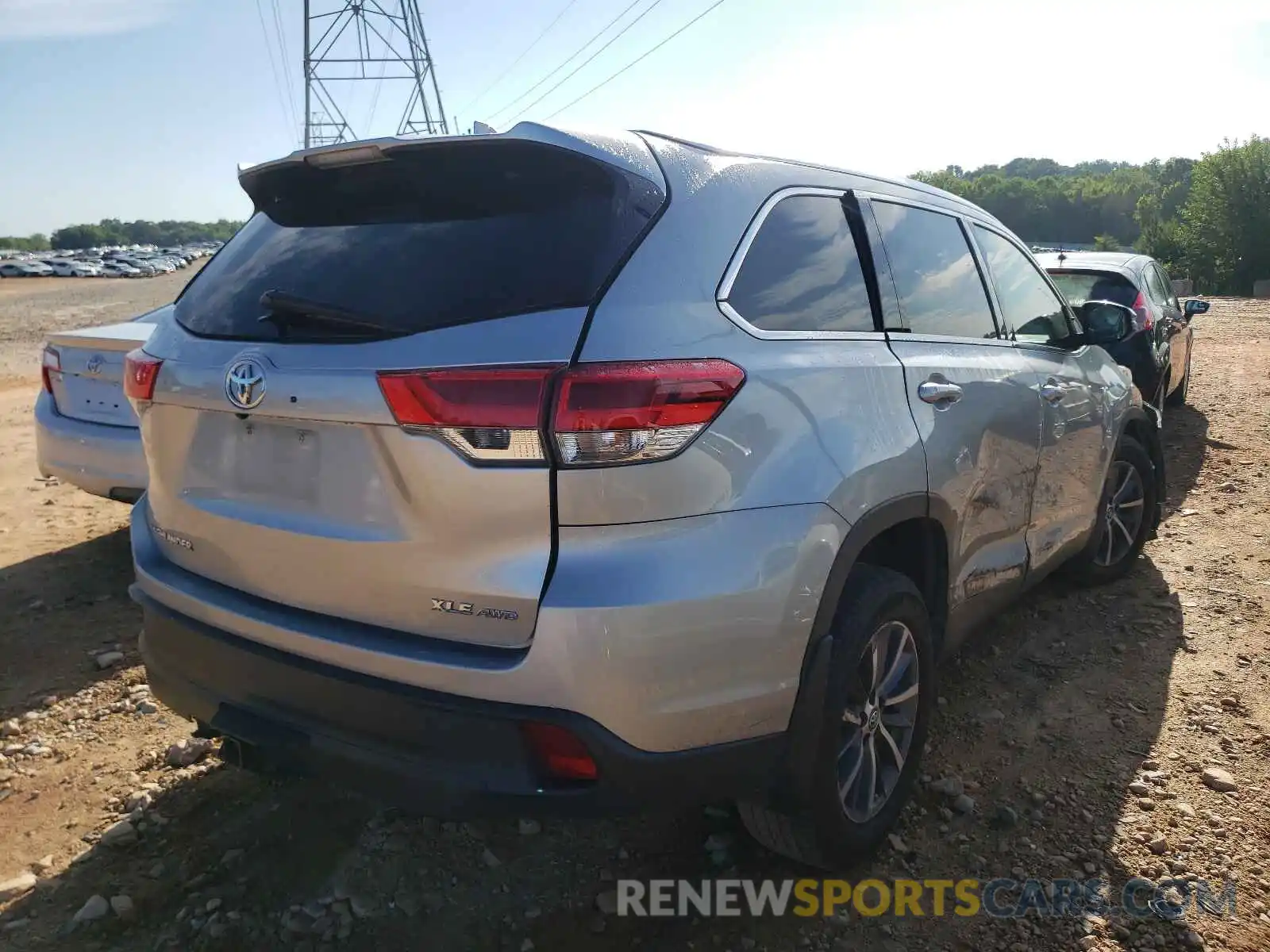 4 Photograph of a damaged car 5TDJZRFH6KS990261 TOYOTA HIGHLANDER 2019