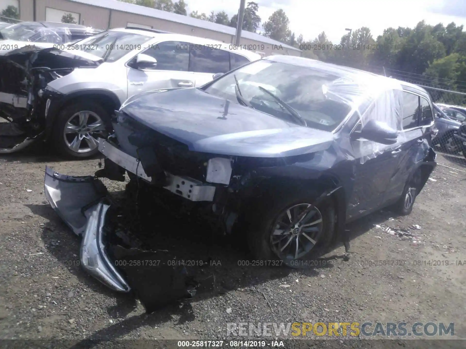 2 Photograph of a damaged car 5TDJZRFH6KS990583 TOYOTA HIGHLANDER 2019