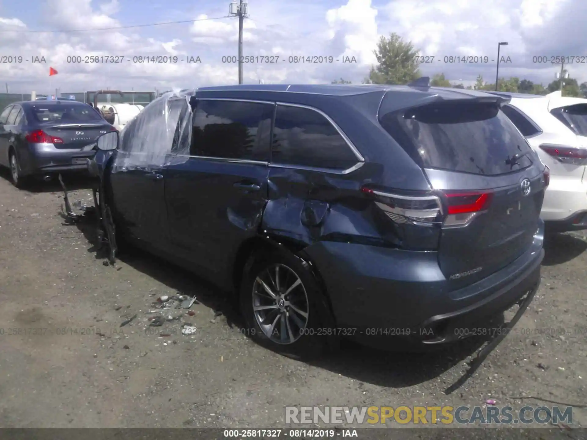 3 Photograph of a damaged car 5TDJZRFH6KS990583 TOYOTA HIGHLANDER 2019