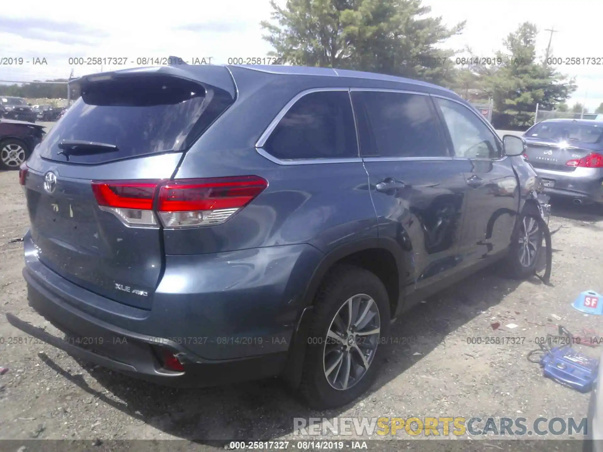 4 Photograph of a damaged car 5TDJZRFH6KS990583 TOYOTA HIGHLANDER 2019