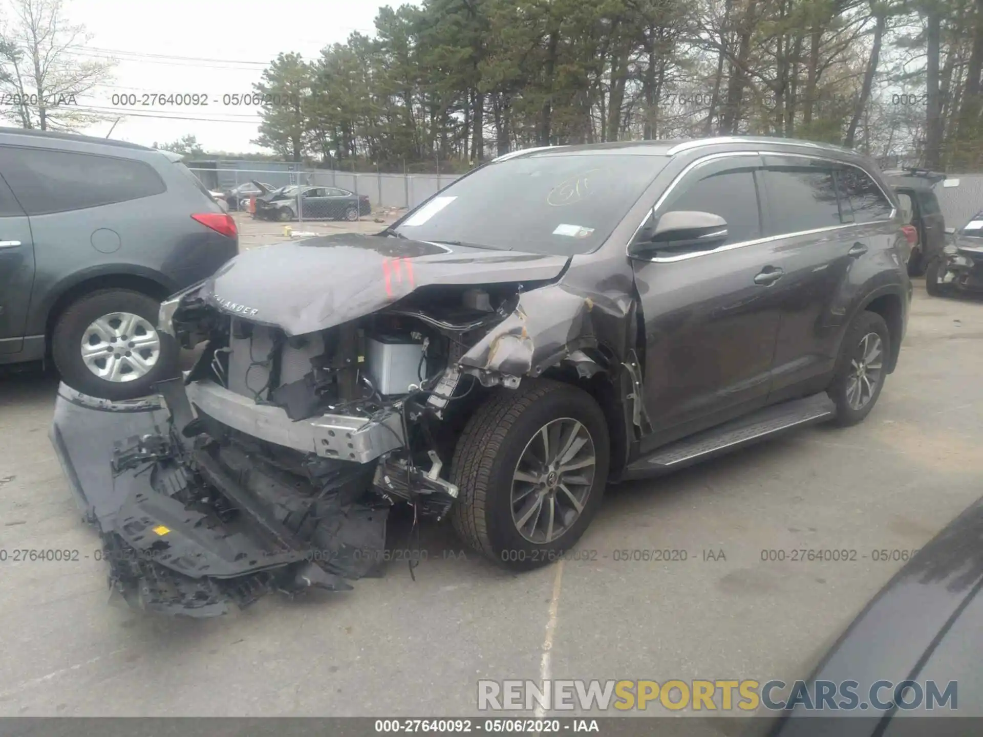 2 Photograph of a damaged car 5TDJZRFH6KS990681 TOYOTA HIGHLANDER 2019