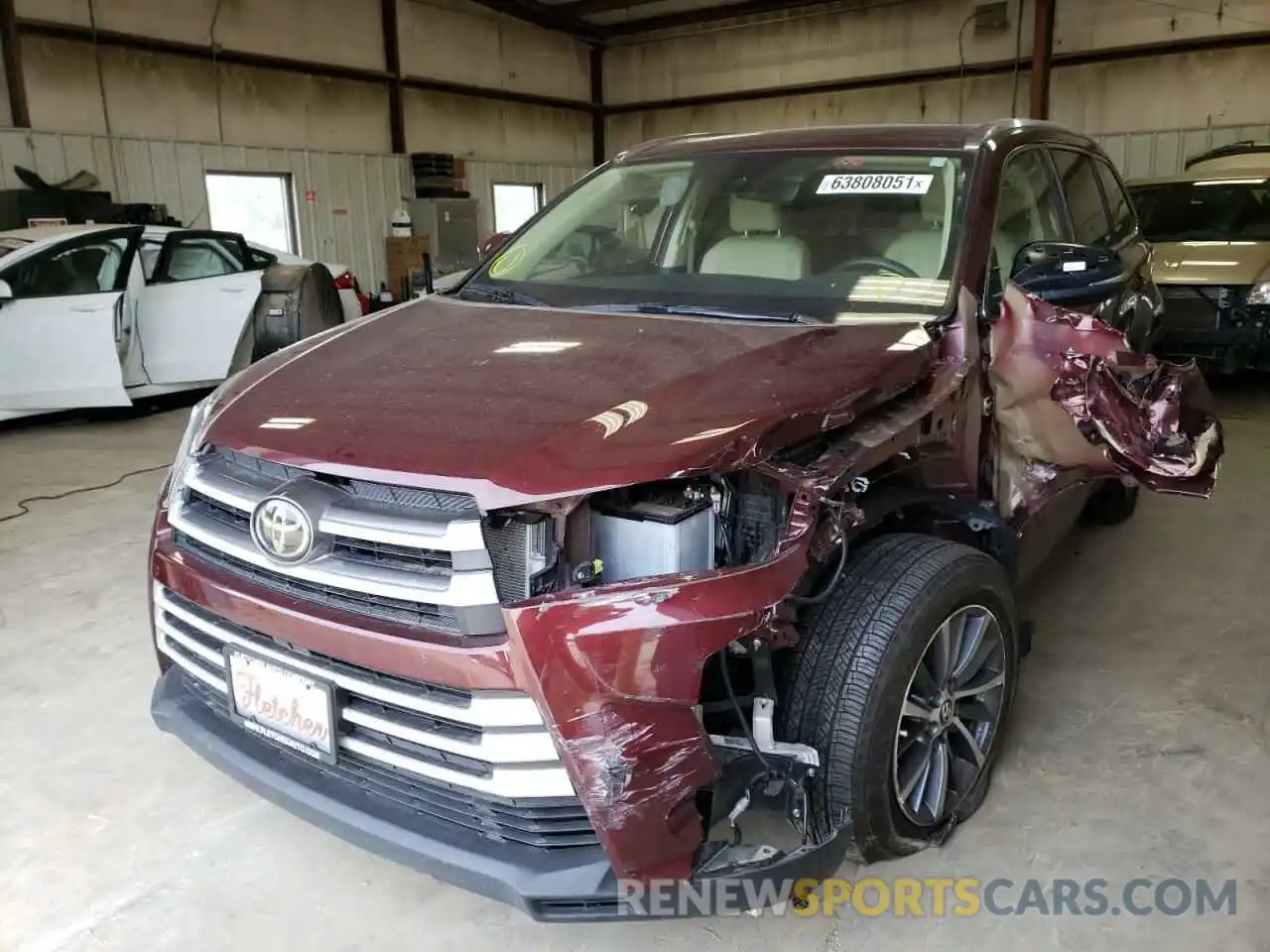 2 Photograph of a damaged car 5TDJZRFH6KS992141 TOYOTA HIGHLANDER 2019