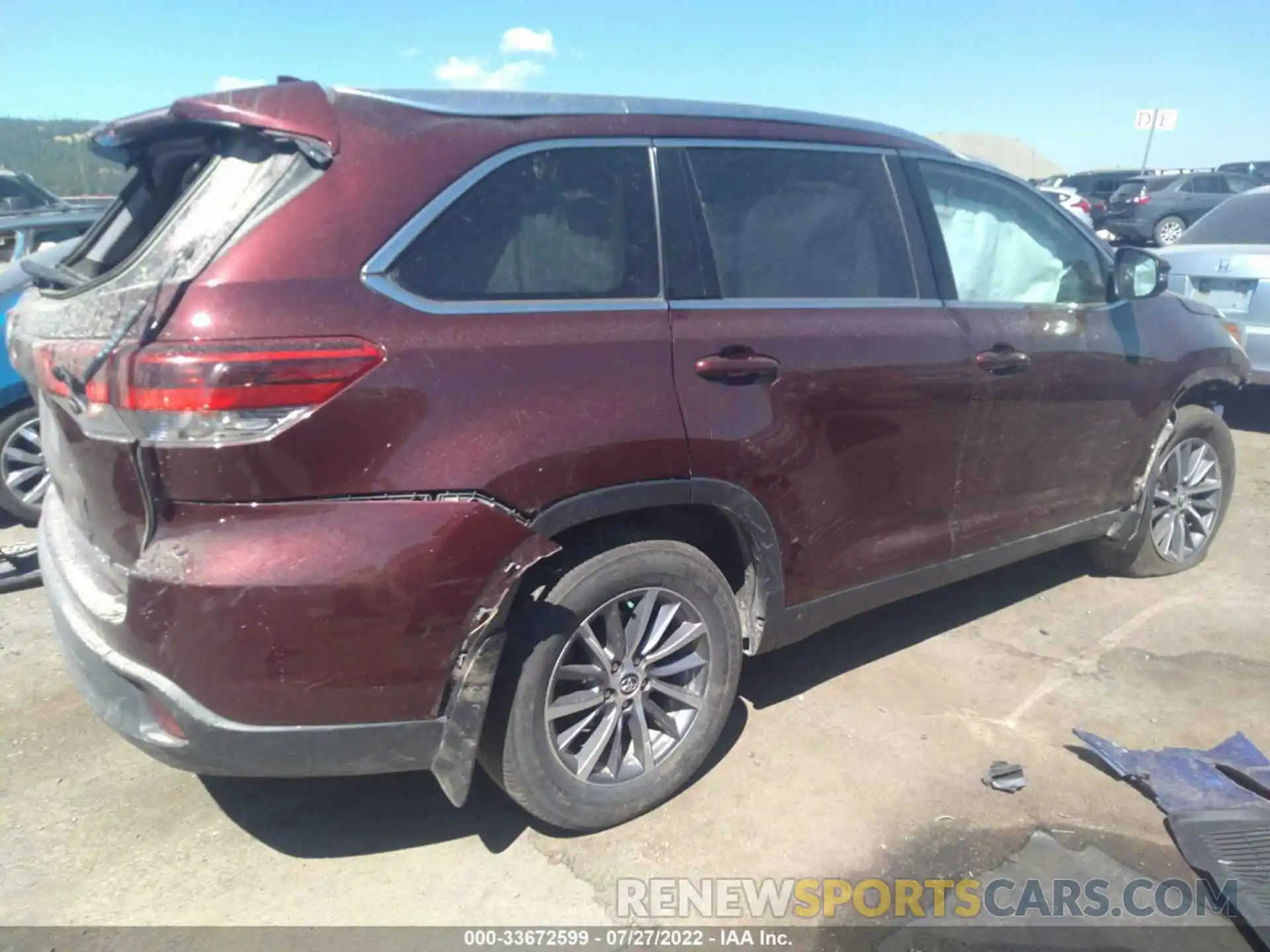 4 Photograph of a damaged car 5TDJZRFH6KS993676 TOYOTA HIGHLANDER 2019