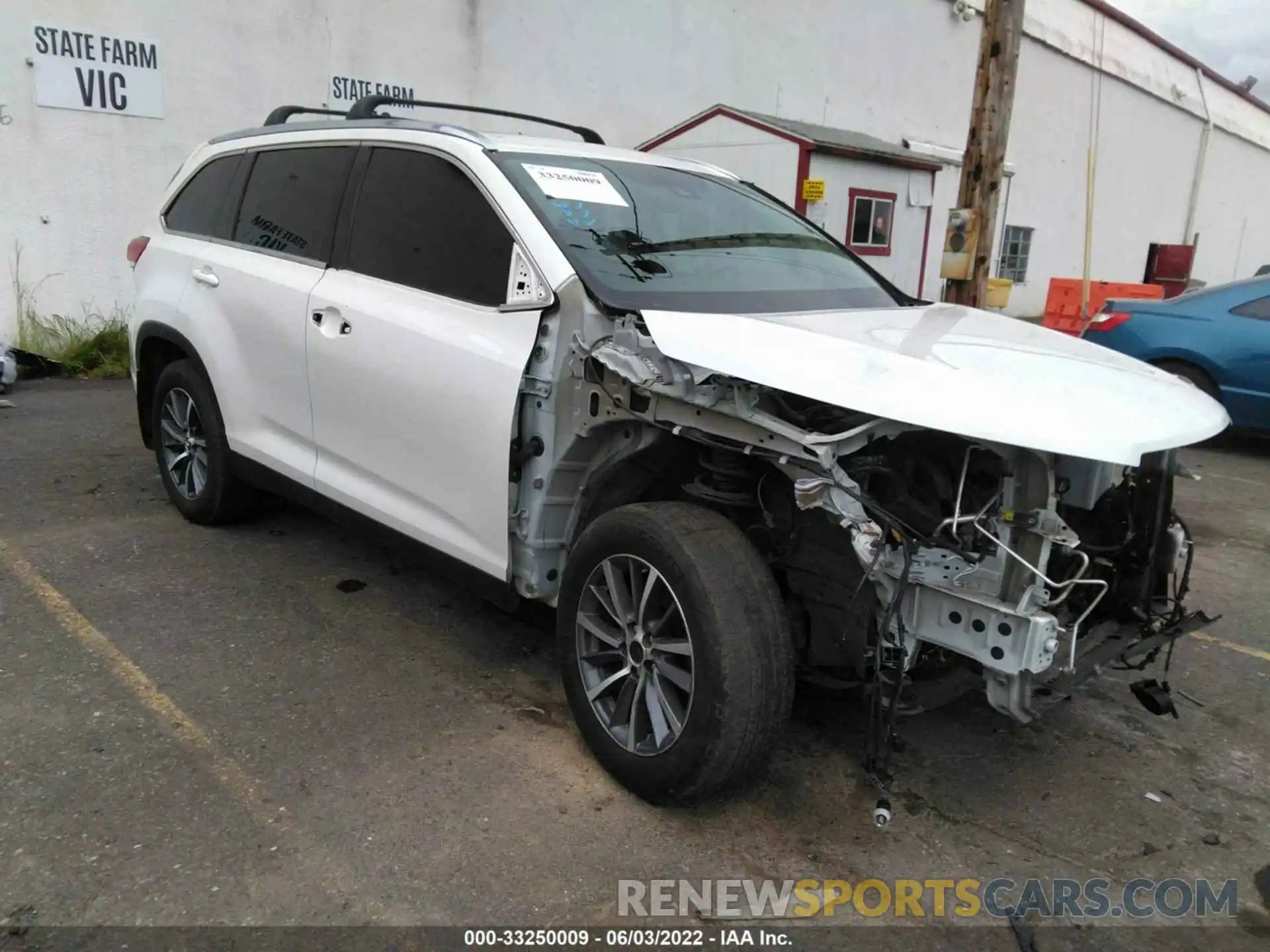 1 Photograph of a damaged car 5TDJZRFH7KS562800 TOYOTA HIGHLANDER 2019