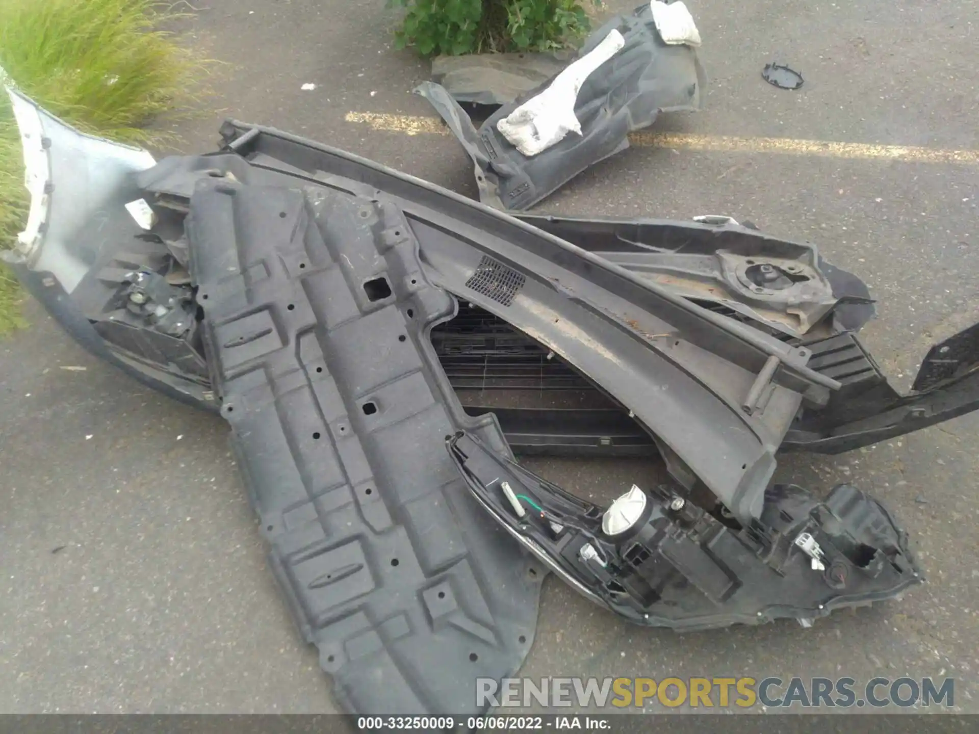 12 Photograph of a damaged car 5TDJZRFH7KS562800 TOYOTA HIGHLANDER 2019