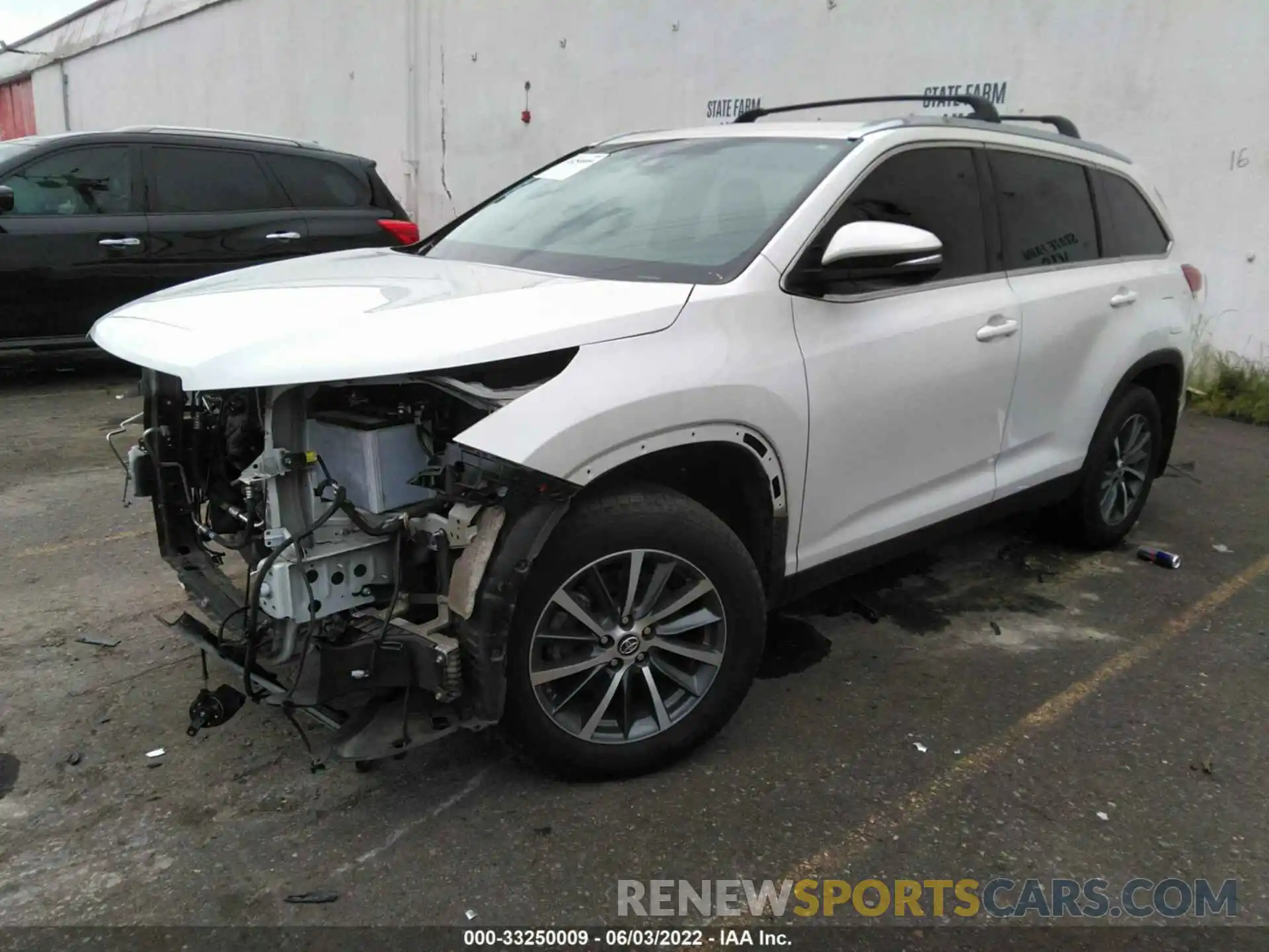 2 Photograph of a damaged car 5TDJZRFH7KS562800 TOYOTA HIGHLANDER 2019