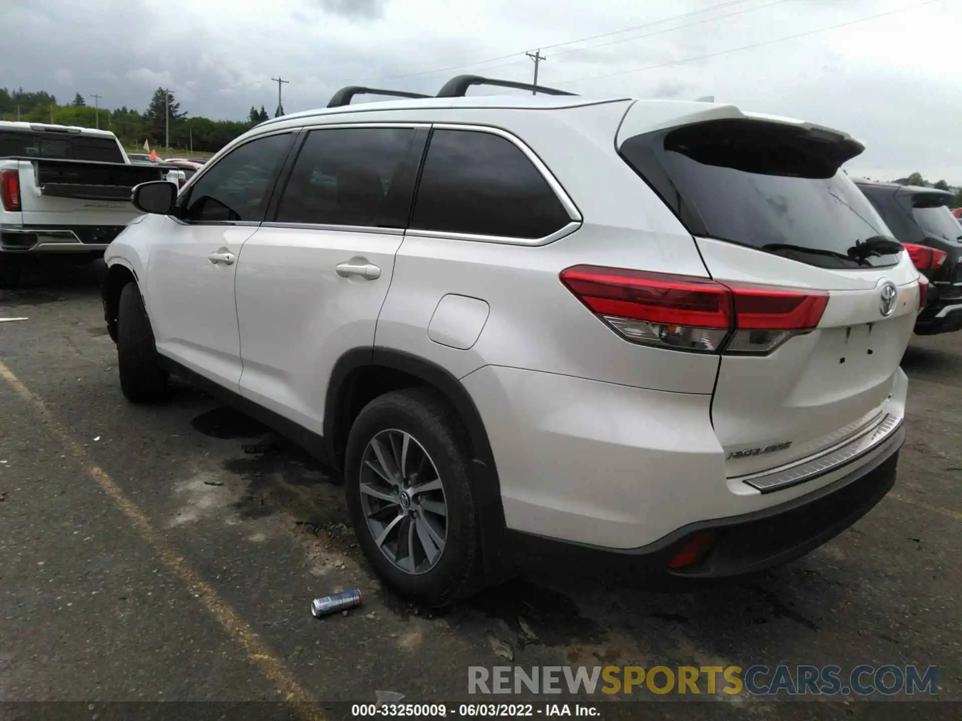 3 Photograph of a damaged car 5TDJZRFH7KS562800 TOYOTA HIGHLANDER 2019