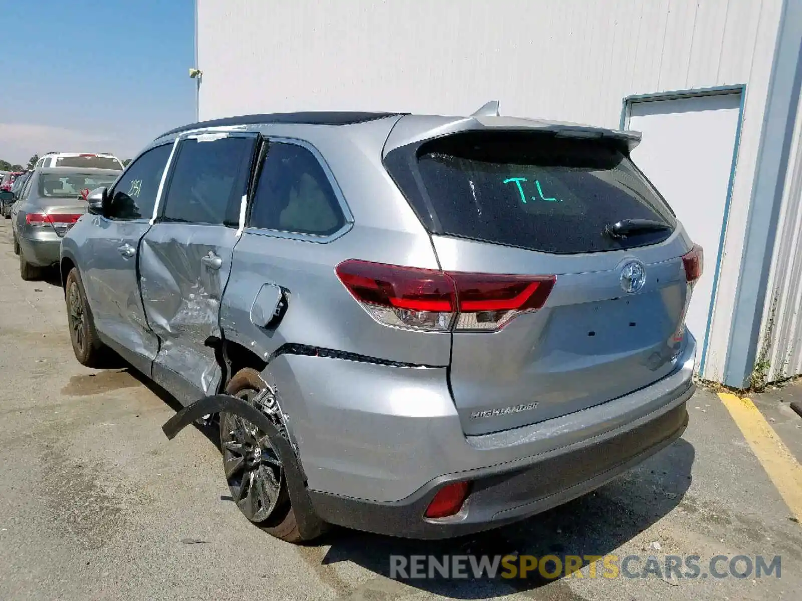 3 Photograph of a damaged car 5TDJZRFH7KS564403 TOYOTA HIGHLANDER 2019