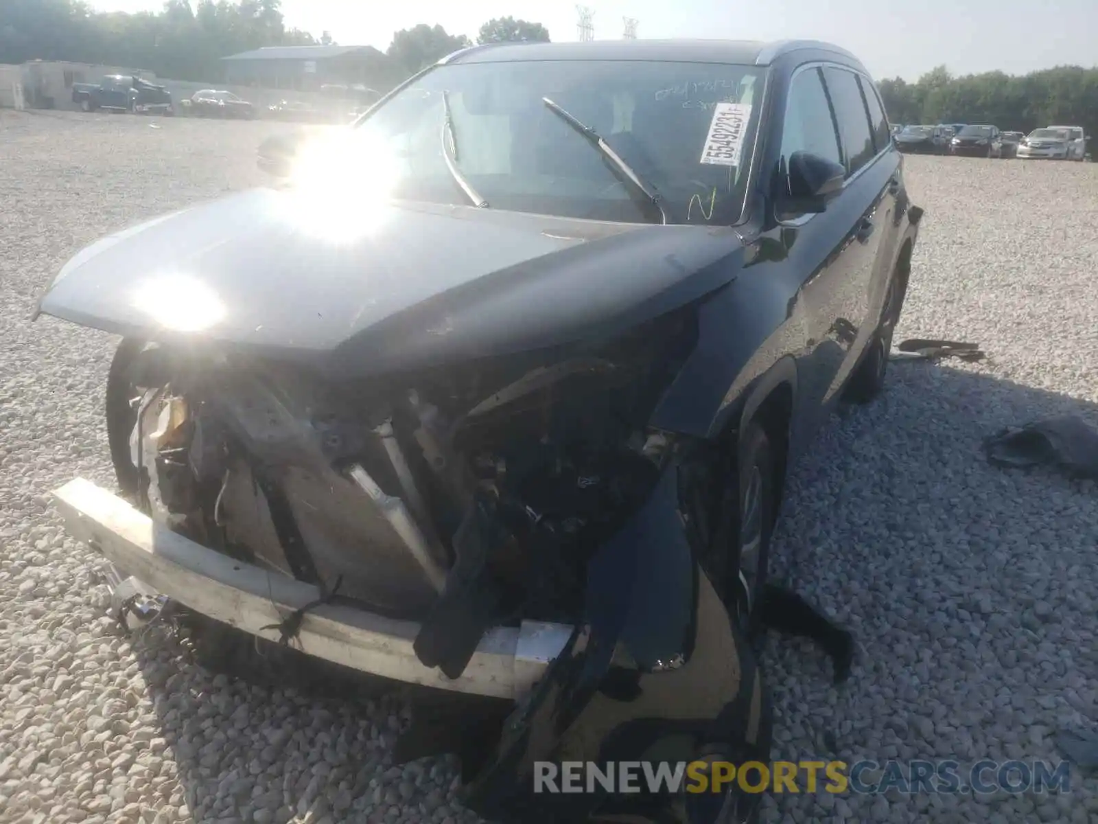 2 Photograph of a damaged car 5TDJZRFH7KS564997 TOYOTA HIGHLANDER 2019