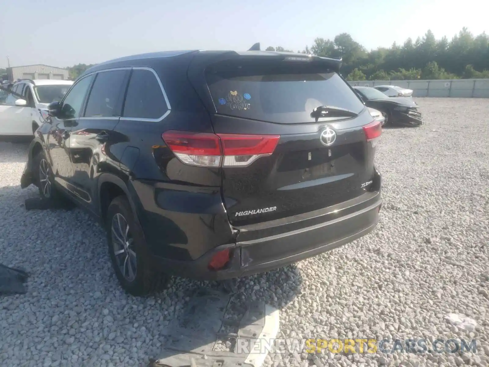 3 Photograph of a damaged car 5TDJZRFH7KS564997 TOYOTA HIGHLANDER 2019