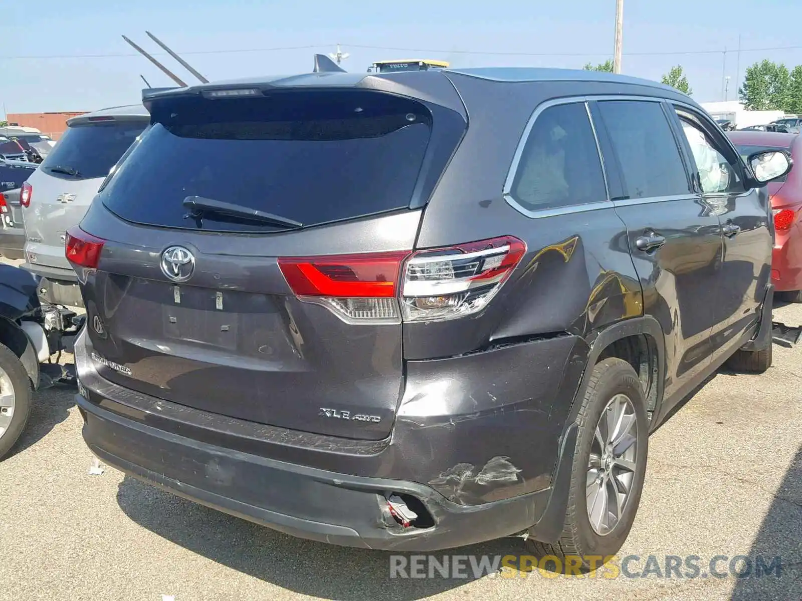 4 Photograph of a damaged car 5TDJZRFH7KS567740 TOYOTA HIGHLANDER 2019