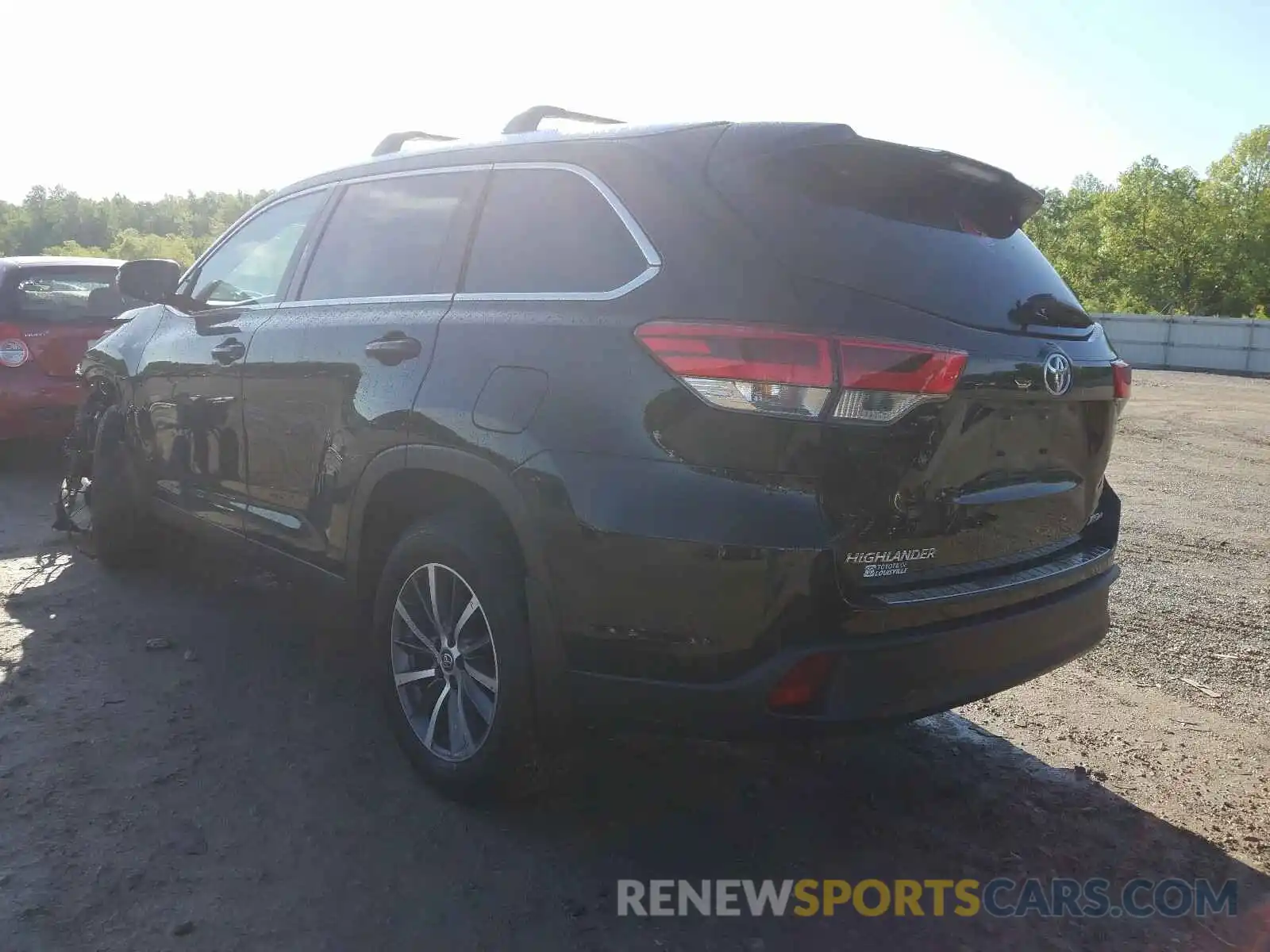 3 Photograph of a damaged car 5TDJZRFH7KS567883 TOYOTA HIGHLANDER 2019