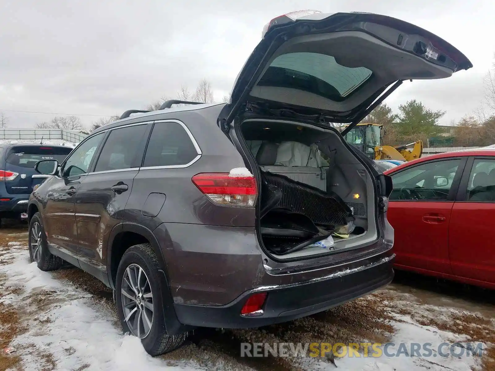 3 Photograph of a damaged car 5TDJZRFH7KS570234 TOYOTA HIGHLANDER 2019