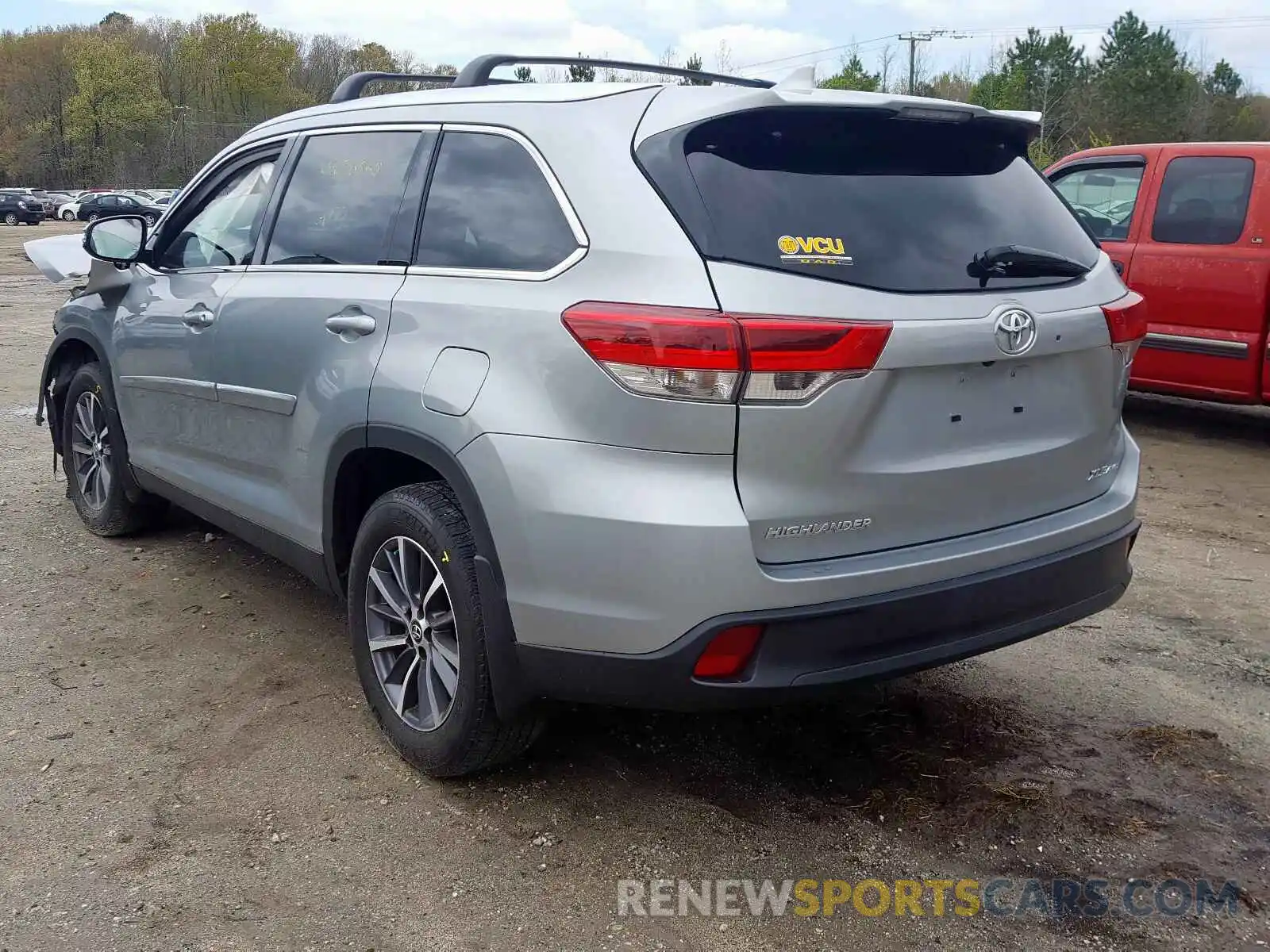 3 Photograph of a damaged car 5TDJZRFH7KS570380 TOYOTA HIGHLANDER 2019