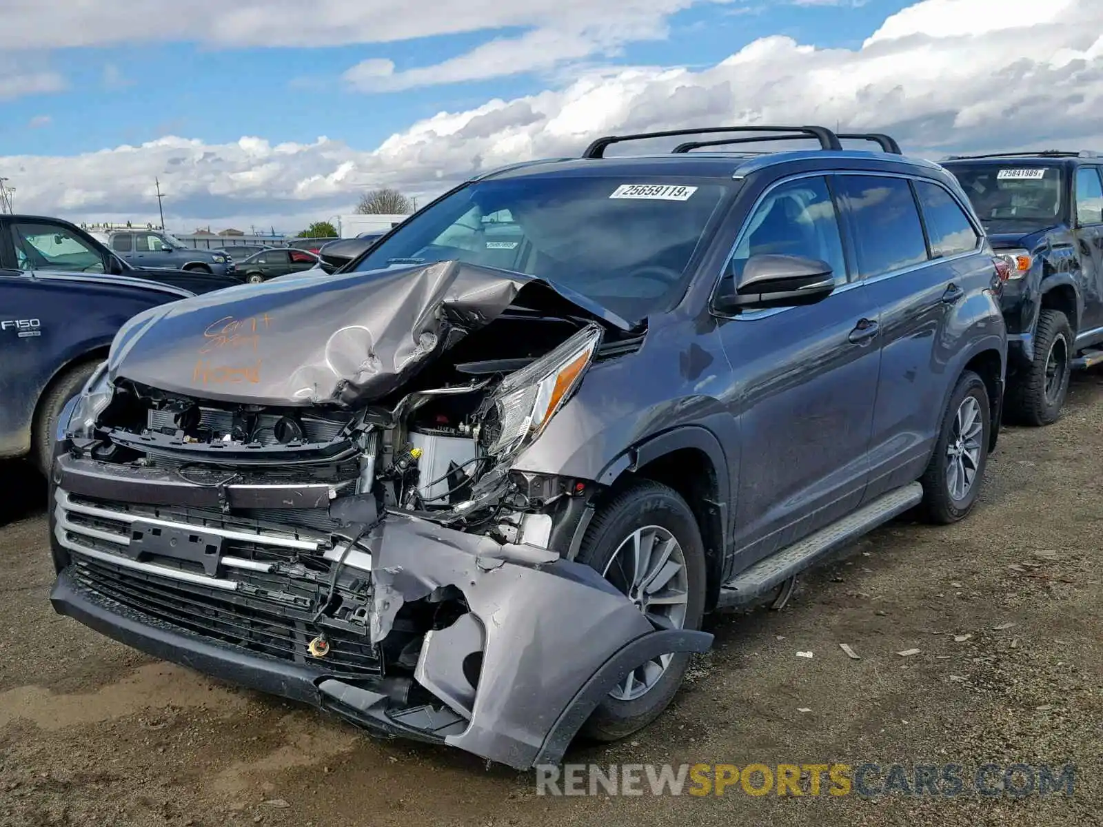 2 Photograph of a damaged car 5TDJZRFH7KS571416 TOYOTA HIGHLANDER 2019