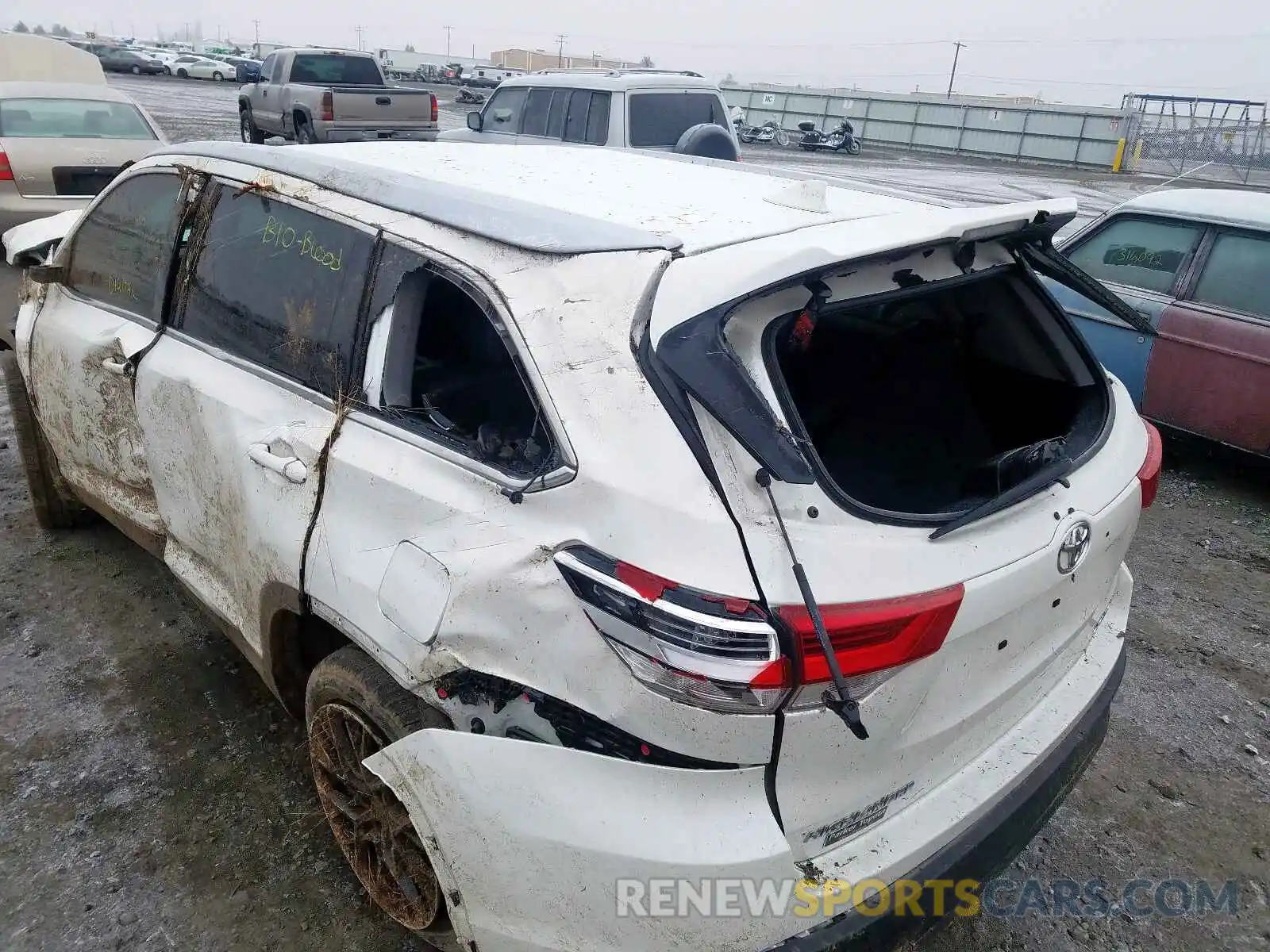 10 Photograph of a damaged car 5TDJZRFH7KS576115 TOYOTA HIGHLANDER 2019