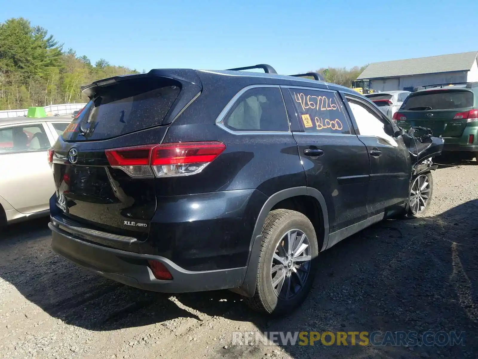 4 Photograph of a damaged car 5TDJZRFH7KS576759 TOYOTA HIGHLANDER 2019