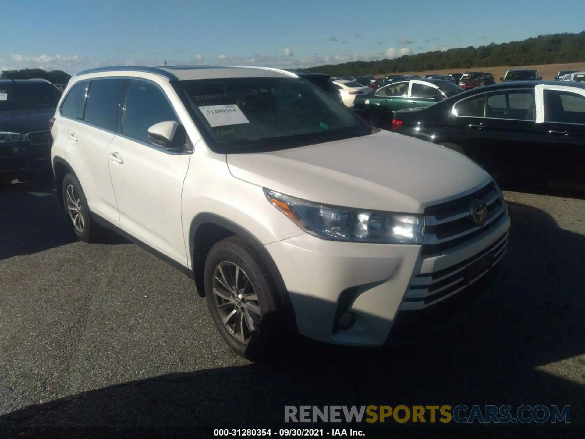 1 Photograph of a damaged car 5TDJZRFH7KS578351 TOYOTA HIGHLANDER 2019