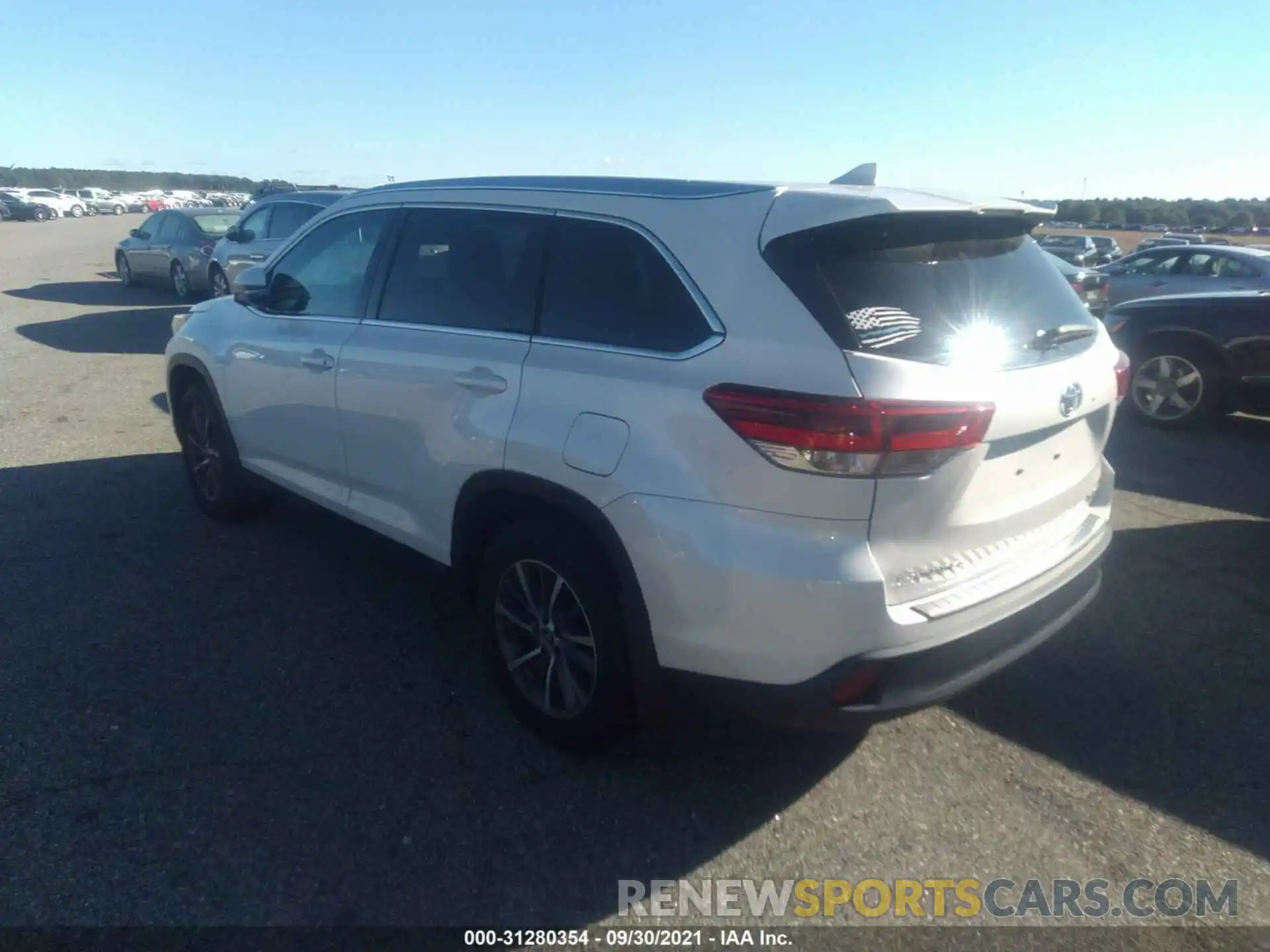 3 Photograph of a damaged car 5TDJZRFH7KS578351 TOYOTA HIGHLANDER 2019