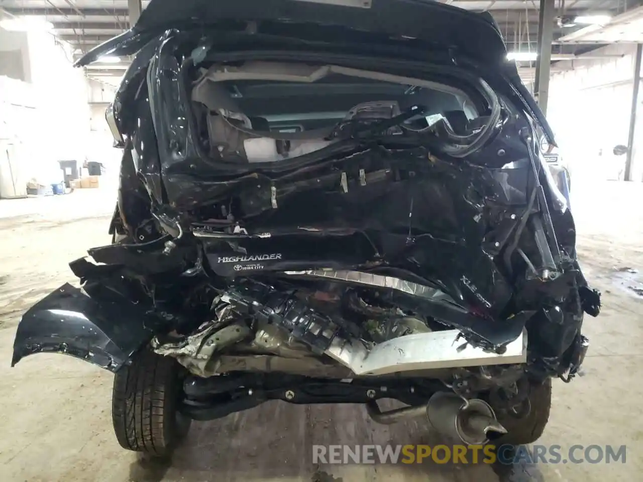 9 Photograph of a damaged car 5TDJZRFH7KS579001 TOYOTA HIGHLANDER 2019