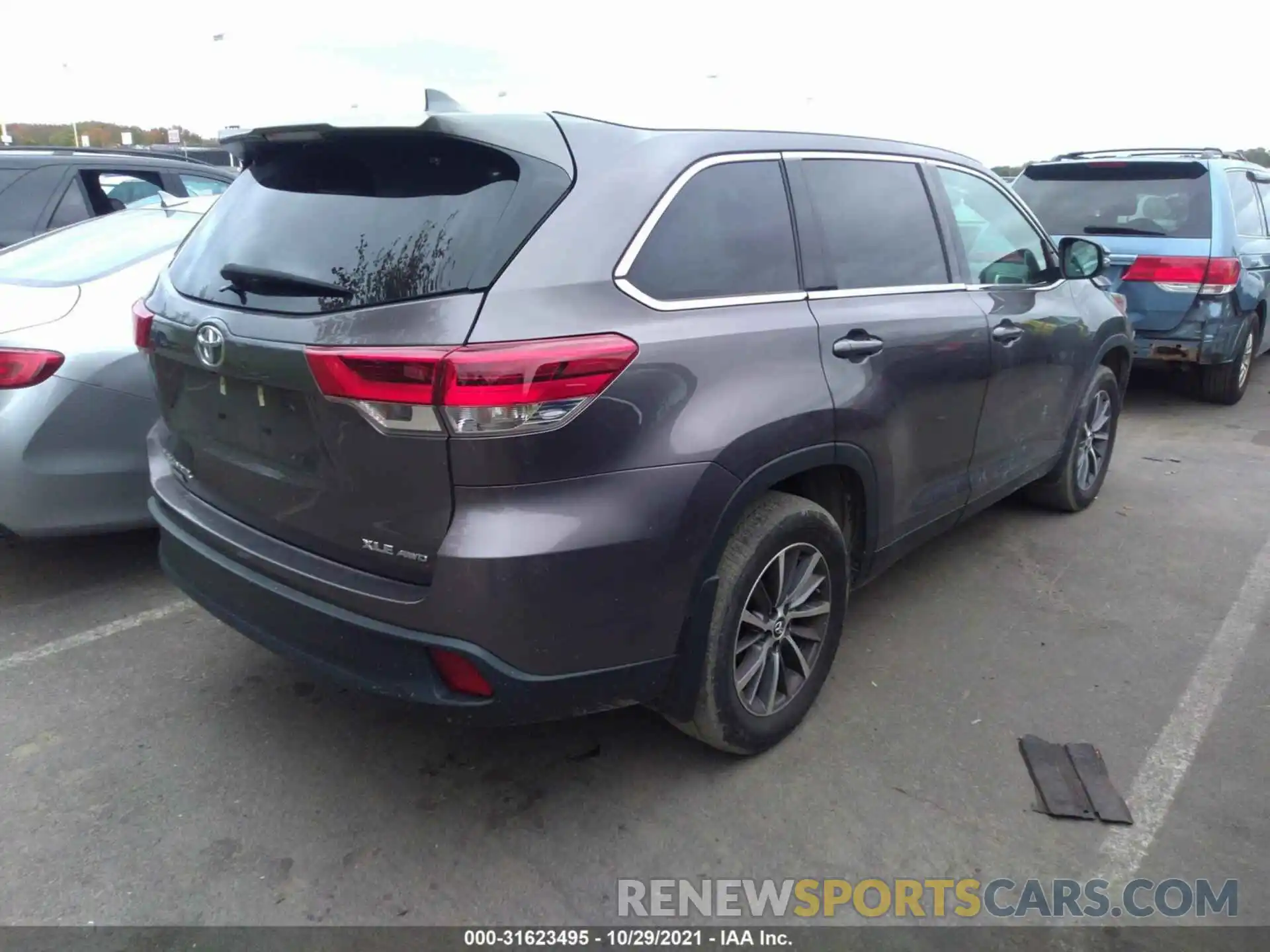 4 Photograph of a damaged car 5TDJZRFH7KS580987 TOYOTA HIGHLANDER 2019