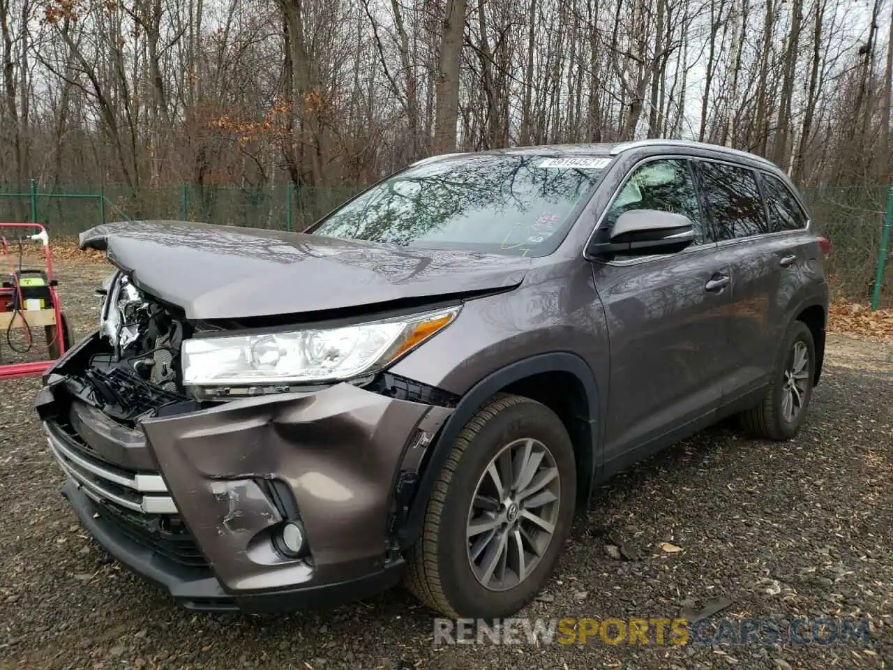 2 Photograph of a damaged car 5TDJZRFH7KS582254 TOYOTA HIGHLANDER 2019