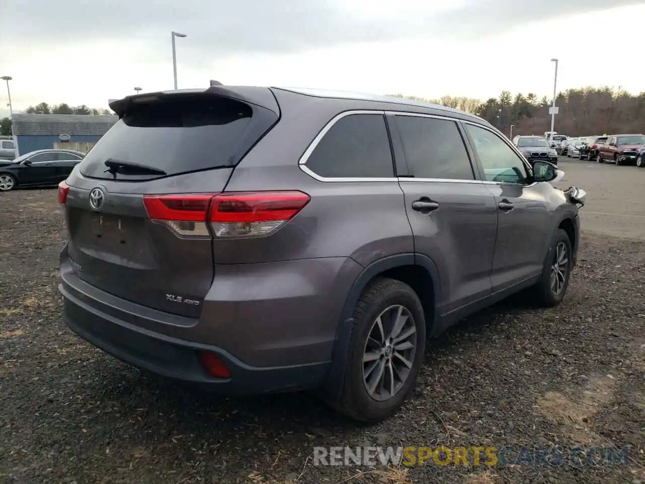 4 Photograph of a damaged car 5TDJZRFH7KS582254 TOYOTA HIGHLANDER 2019