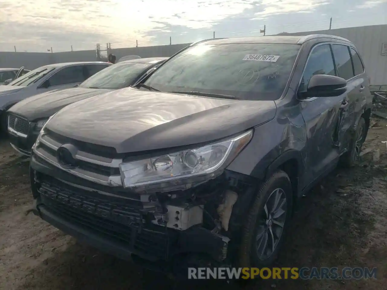 2 Photograph of a damaged car 5TDJZRFH7KS582559 TOYOTA HIGHLANDER 2019