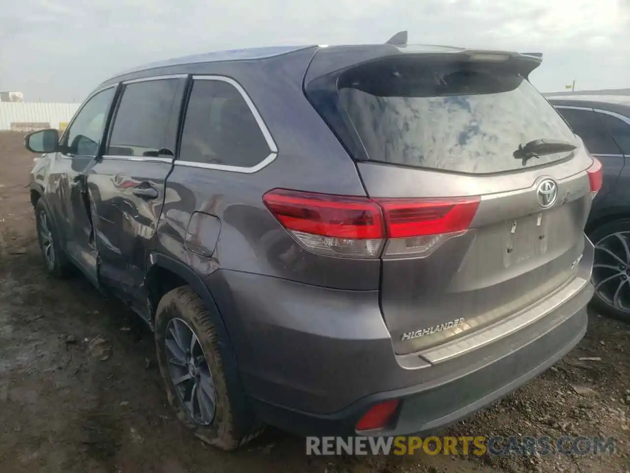 3 Photograph of a damaged car 5TDJZRFH7KS582559 TOYOTA HIGHLANDER 2019