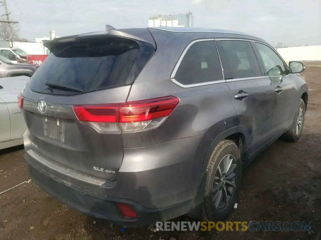 4 Photograph of a damaged car 5TDJZRFH7KS582559 TOYOTA HIGHLANDER 2019