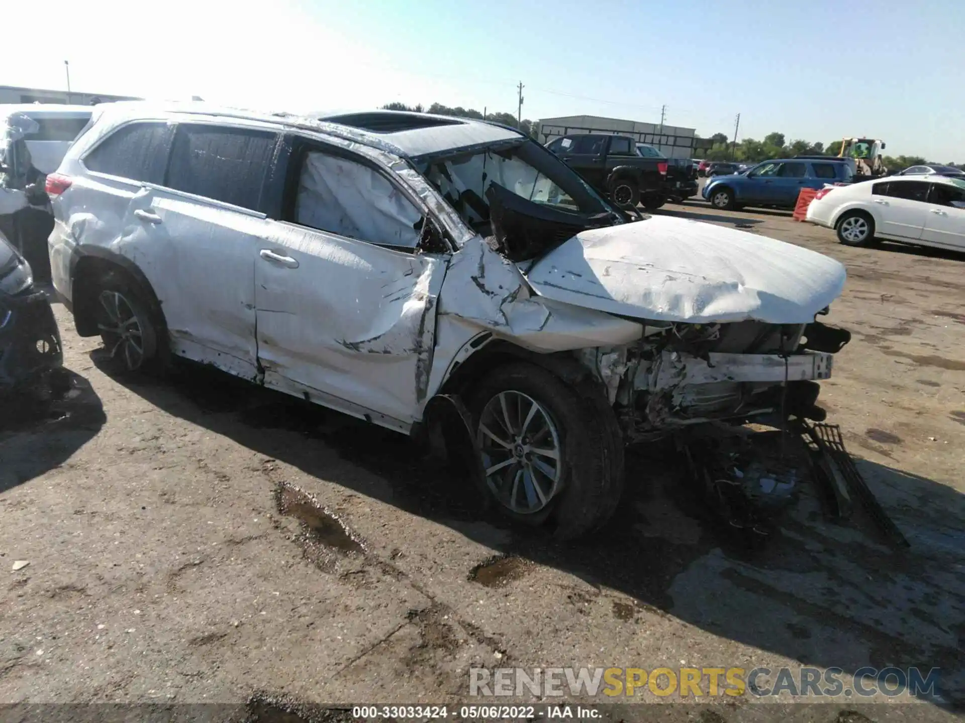 1 Photograph of a damaged car 5TDJZRFH7KS583646 TOYOTA HIGHLANDER 2019