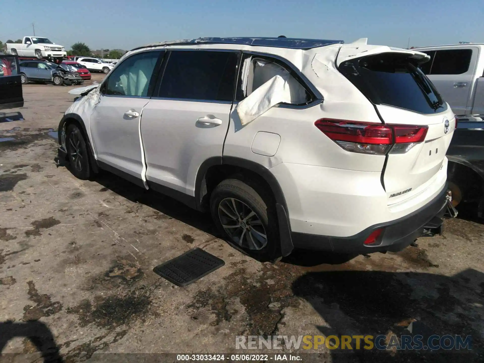 3 Photograph of a damaged car 5TDJZRFH7KS583646 TOYOTA HIGHLANDER 2019