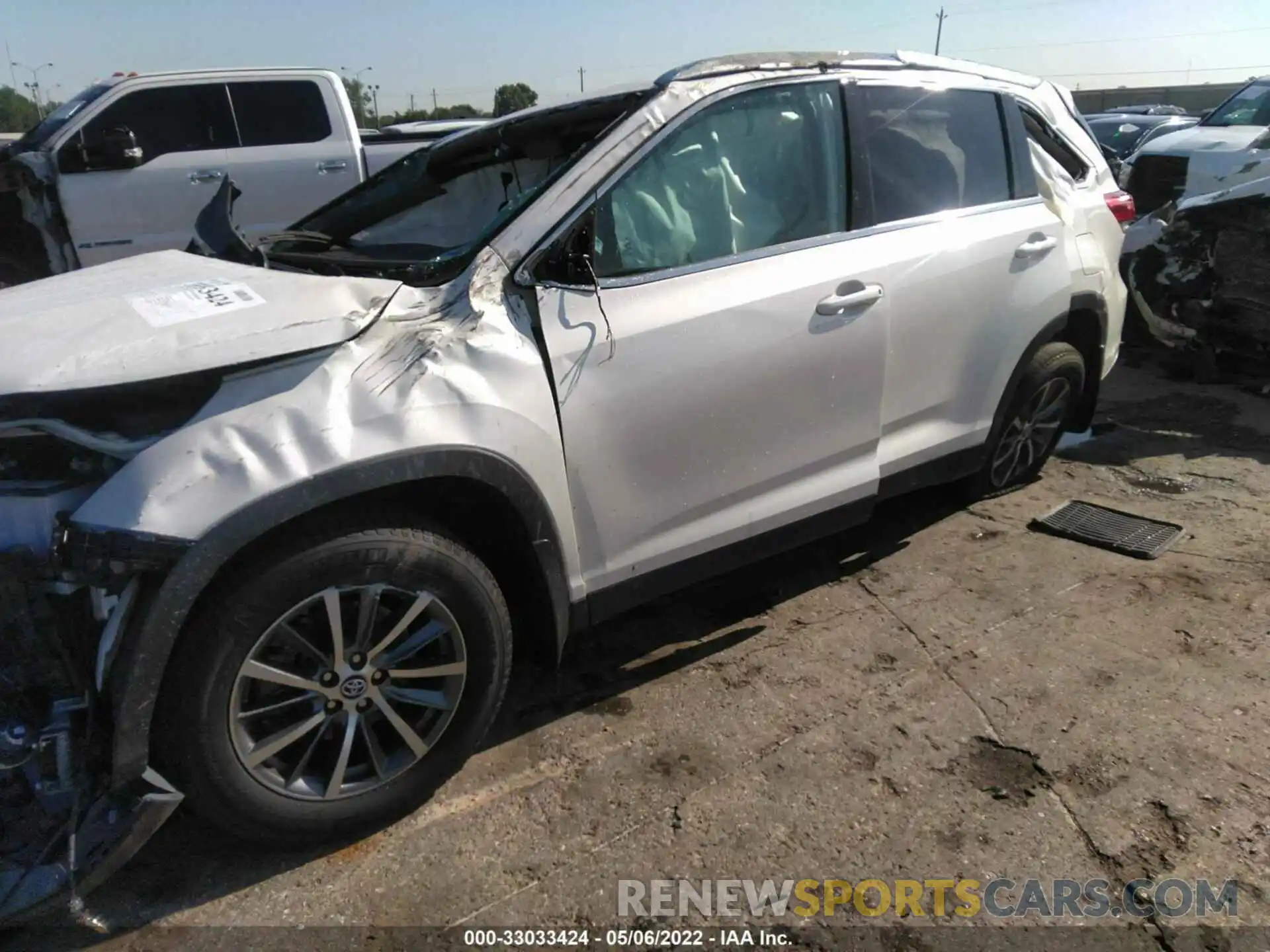 6 Photograph of a damaged car 5TDJZRFH7KS583646 TOYOTA HIGHLANDER 2019