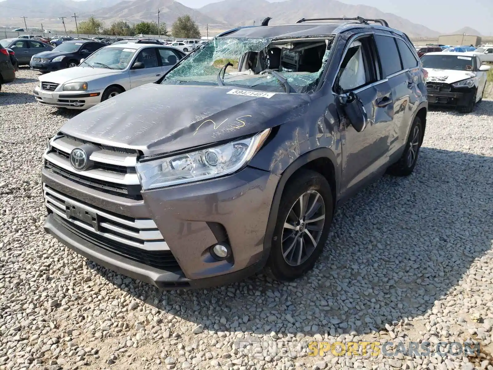 2 Photograph of a damaged car 5TDJZRFH7KS584537 TOYOTA HIGHLANDER 2019