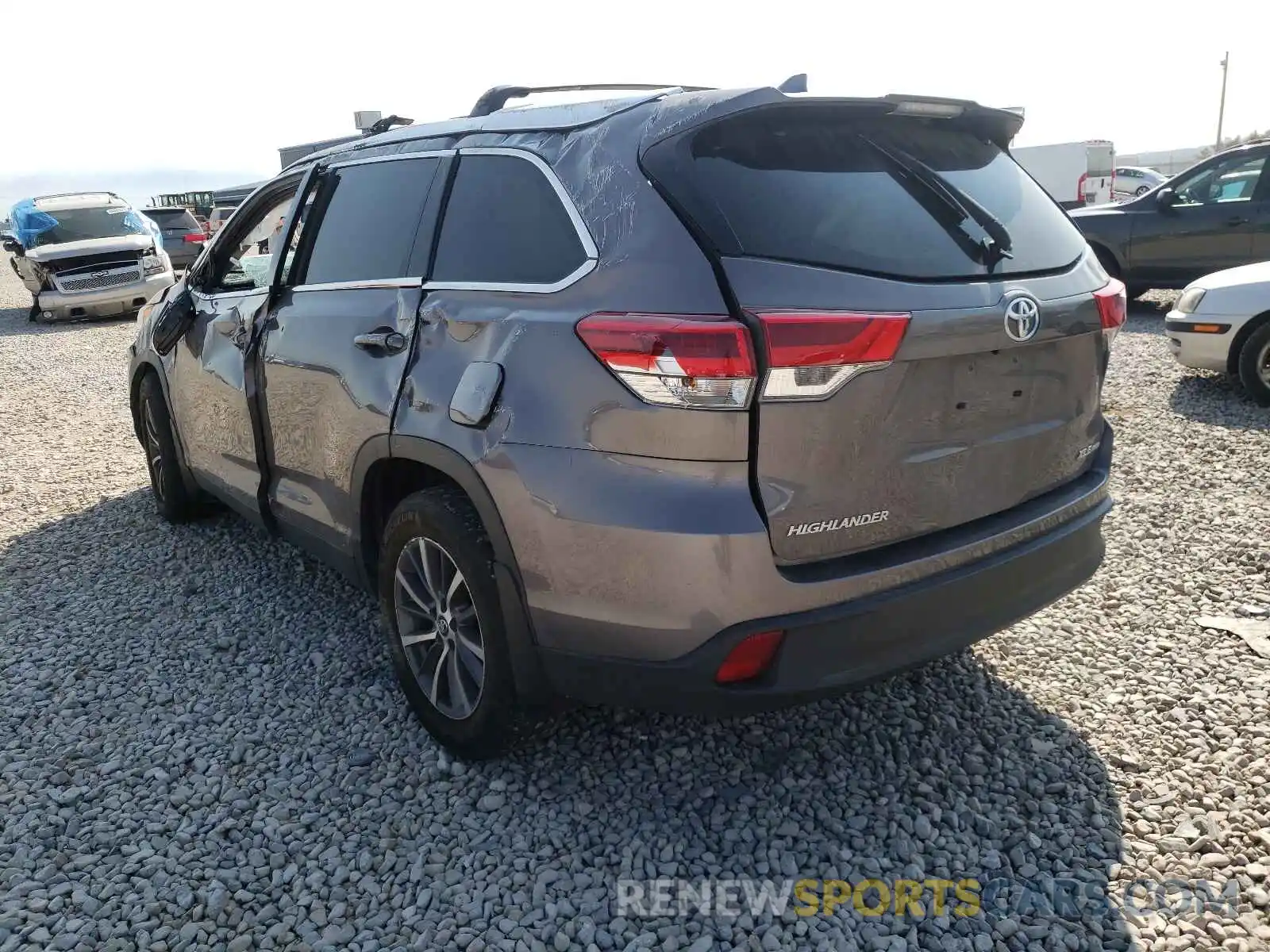 3 Photograph of a damaged car 5TDJZRFH7KS584537 TOYOTA HIGHLANDER 2019