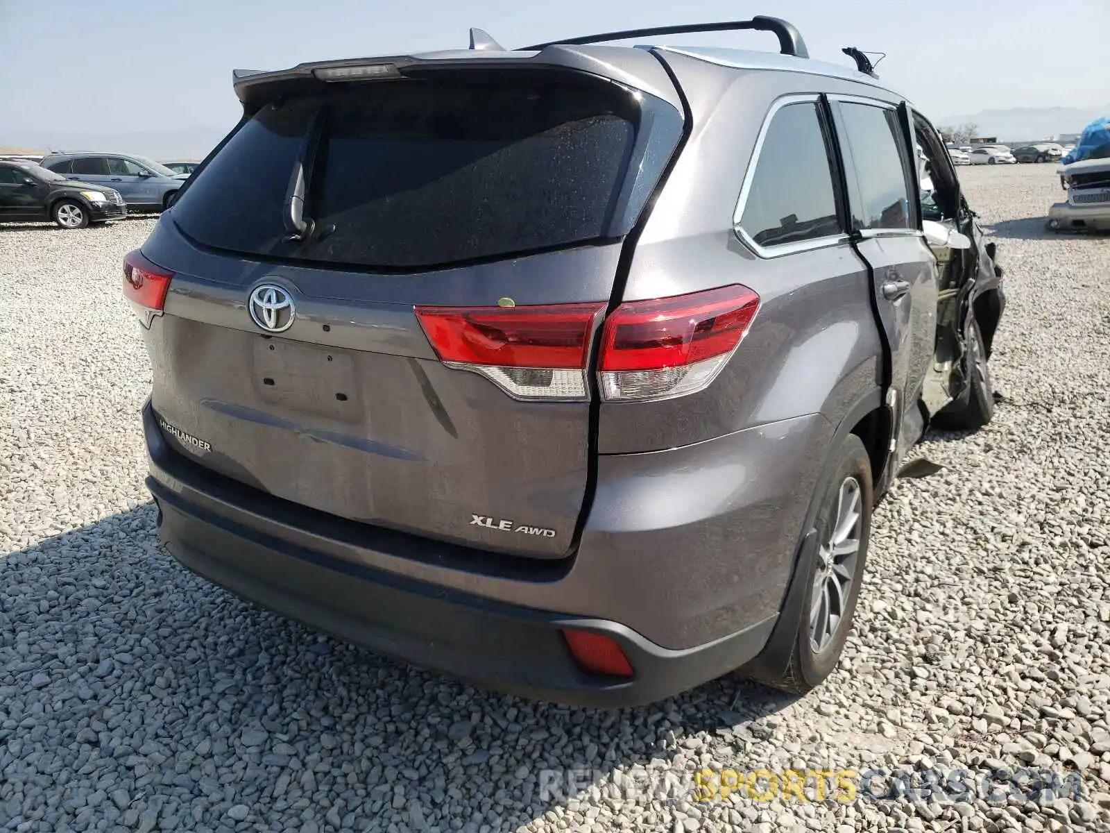 4 Photograph of a damaged car 5TDJZRFH7KS584537 TOYOTA HIGHLANDER 2019