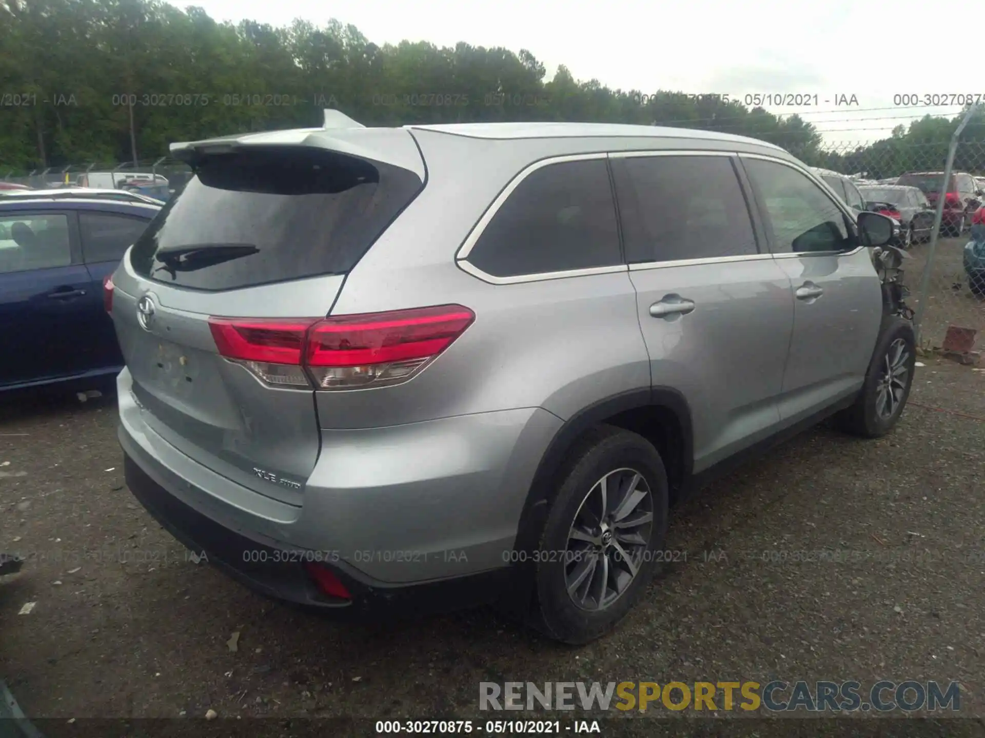 4 Photograph of a damaged car 5TDJZRFH7KS586255 TOYOTA HIGHLANDER 2019