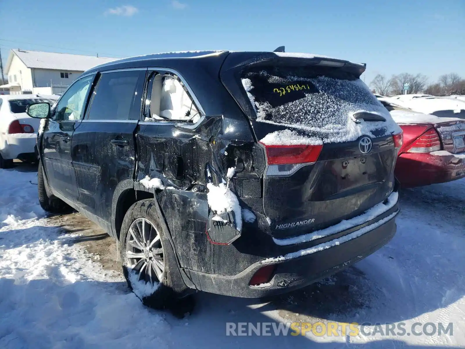 3 Photograph of a damaged car 5TDJZRFH7KS587387 TOYOTA HIGHLANDER 2019