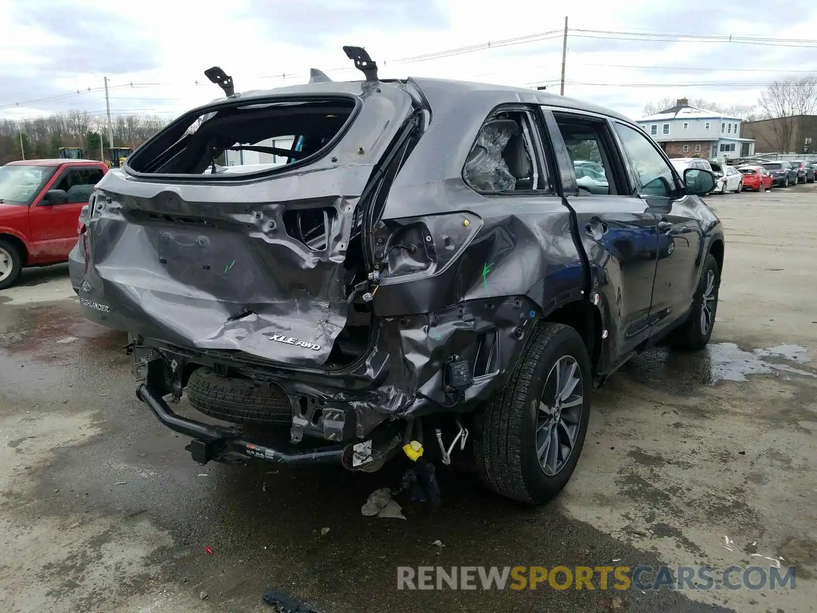 4 Photograph of a damaged car 5TDJZRFH7KS587535 TOYOTA HIGHLANDER 2019