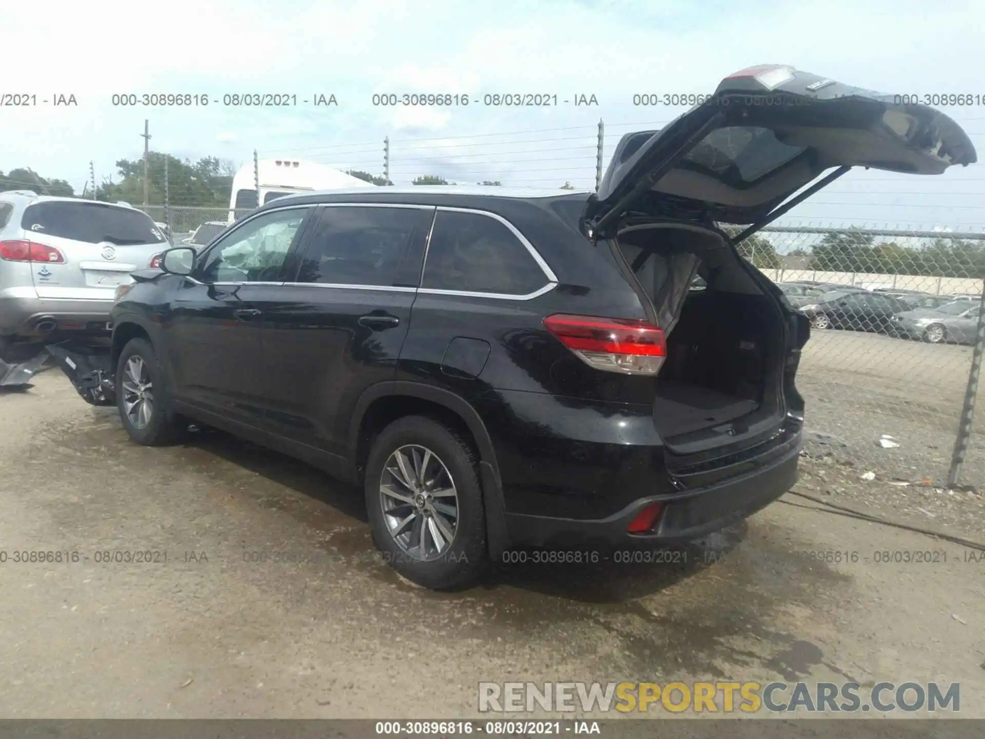 3 Photograph of a damaged car 5TDJZRFH7KS587597 TOYOTA HIGHLANDER 2019