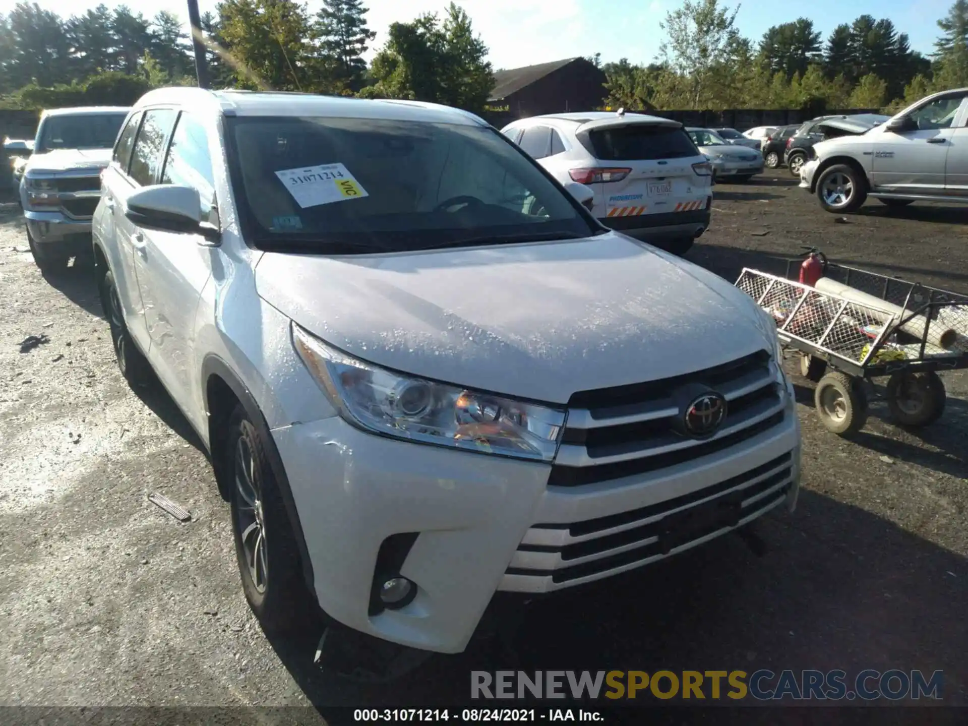 1 Photograph of a damaged car 5TDJZRFH7KS588670 TOYOTA HIGHLANDER 2019