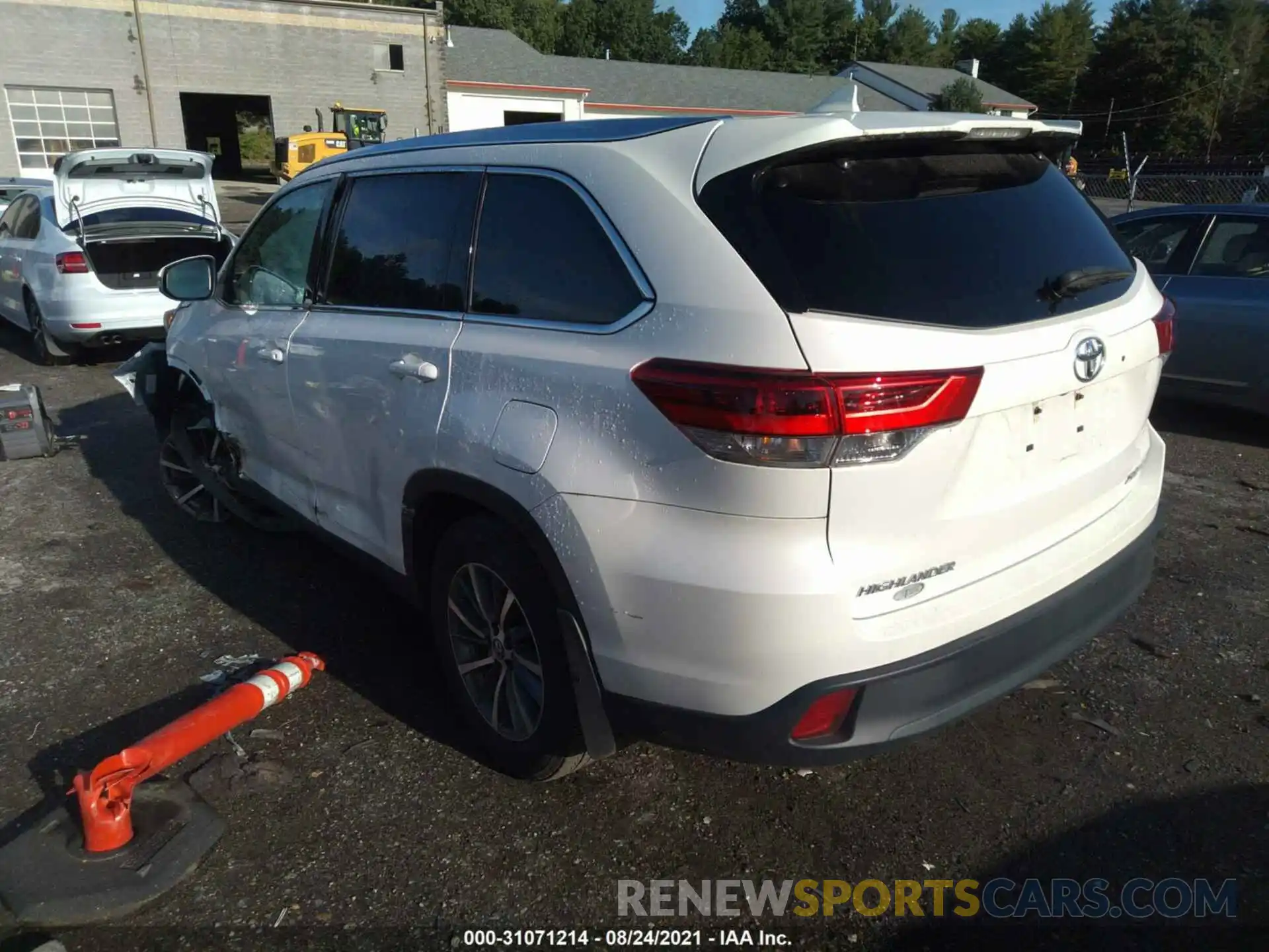 3 Photograph of a damaged car 5TDJZRFH7KS588670 TOYOTA HIGHLANDER 2019