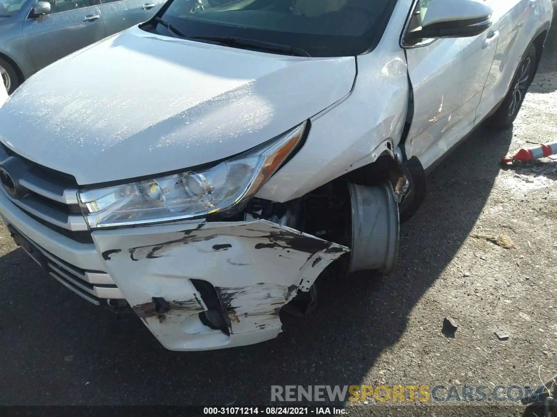 6 Photograph of a damaged car 5TDJZRFH7KS588670 TOYOTA HIGHLANDER 2019