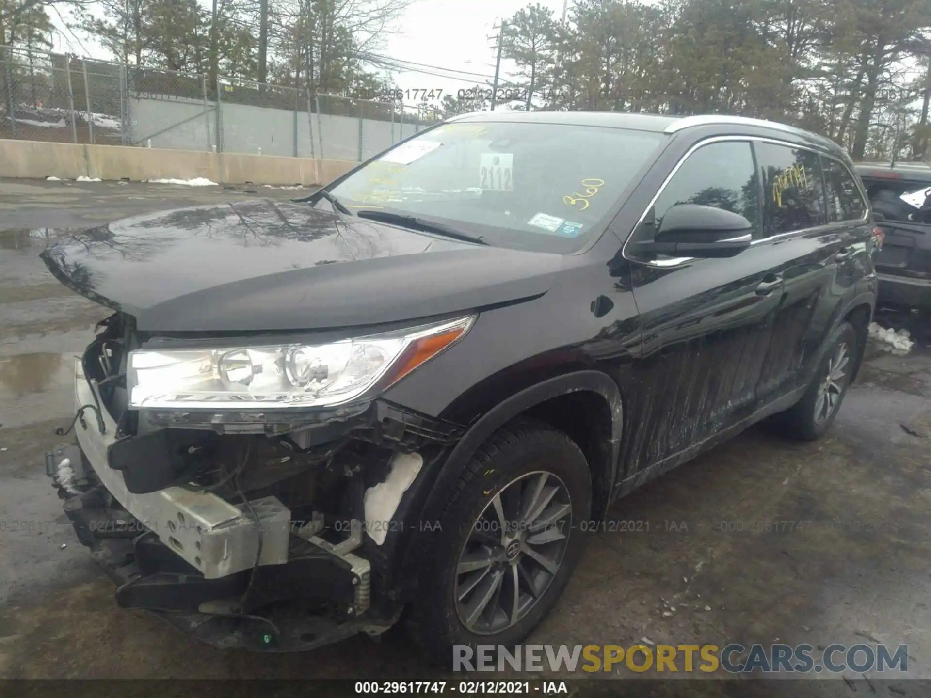 2 Photograph of a damaged car 5TDJZRFH7KS589754 TOYOTA HIGHLANDER 2019