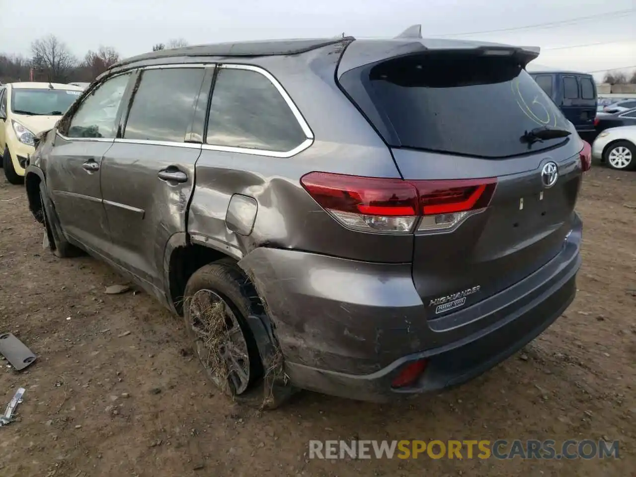 3 Photograph of a damaged car 5TDJZRFH7KS590001 TOYOTA HIGHLANDER 2019