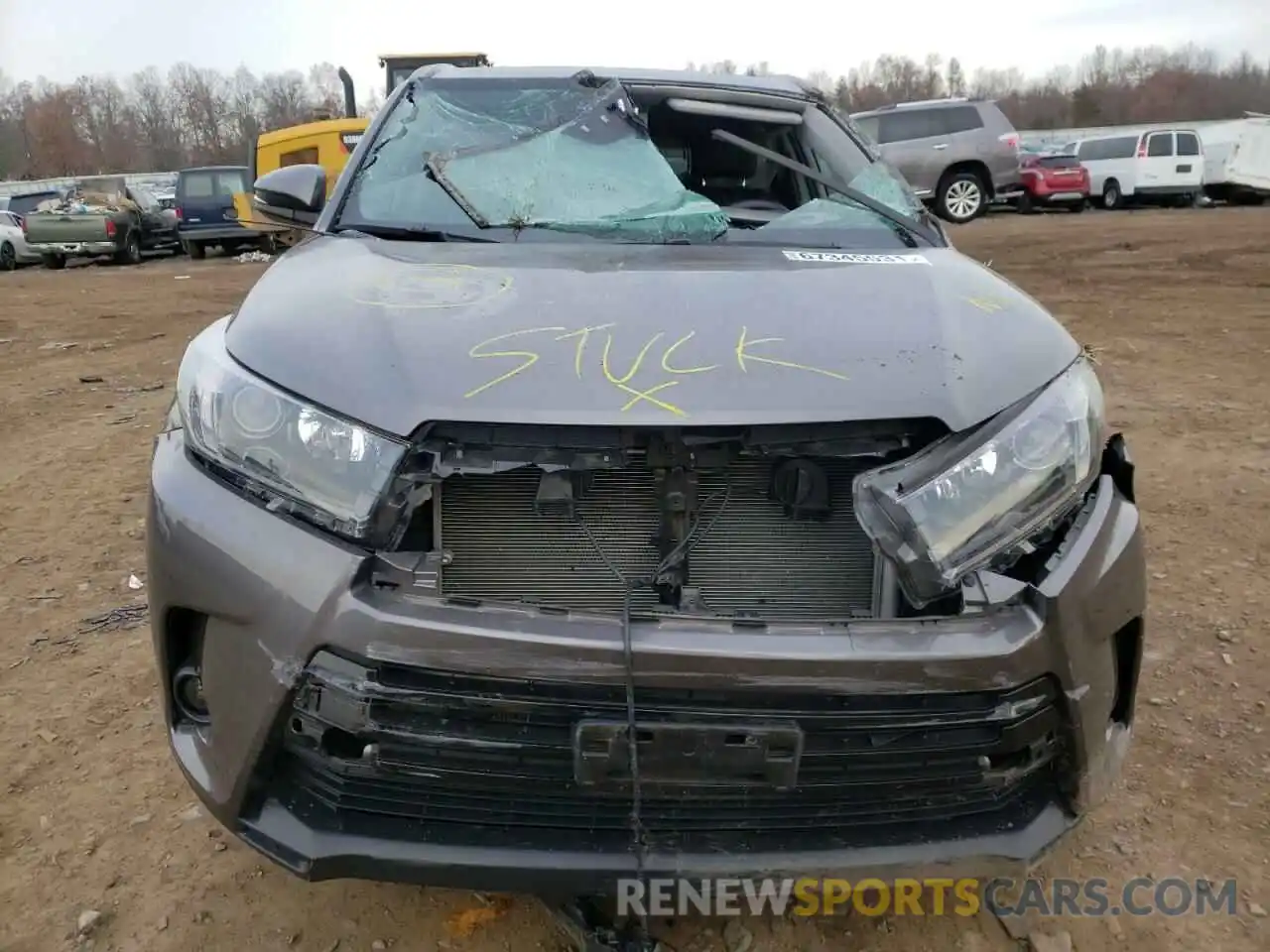 9 Photograph of a damaged car 5TDJZRFH7KS590001 TOYOTA HIGHLANDER 2019