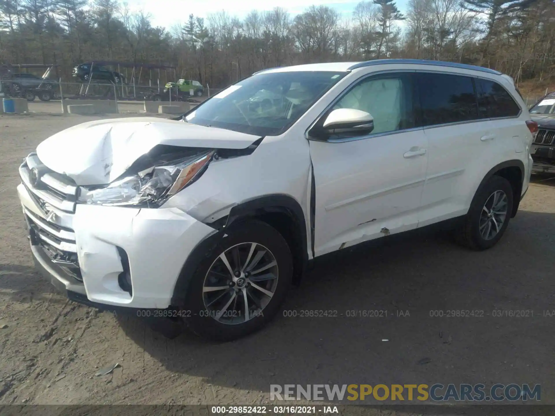 2 Photograph of a damaged car 5TDJZRFH7KS590015 TOYOTA HIGHLANDER 2019