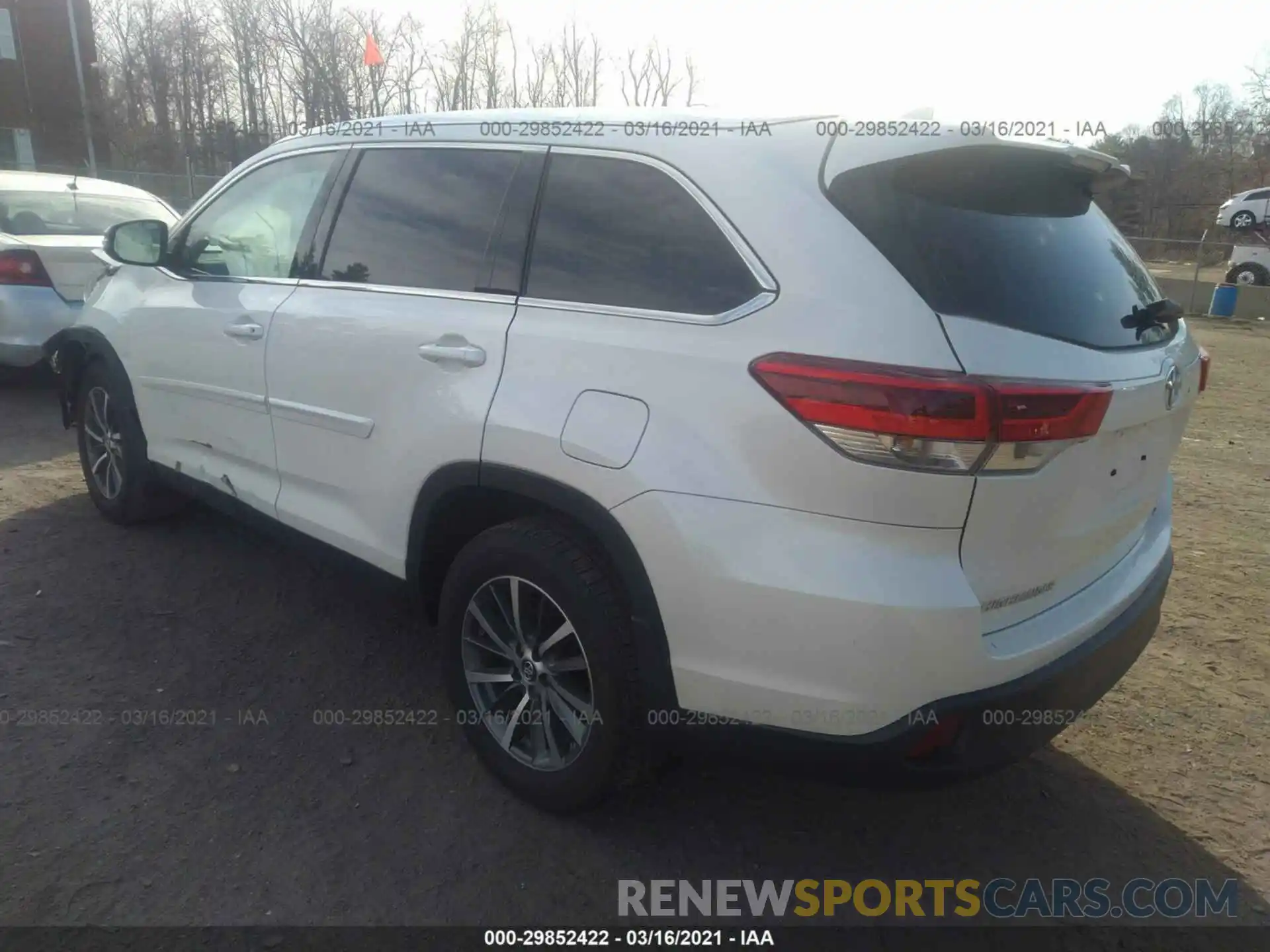 3 Photograph of a damaged car 5TDJZRFH7KS590015 TOYOTA HIGHLANDER 2019